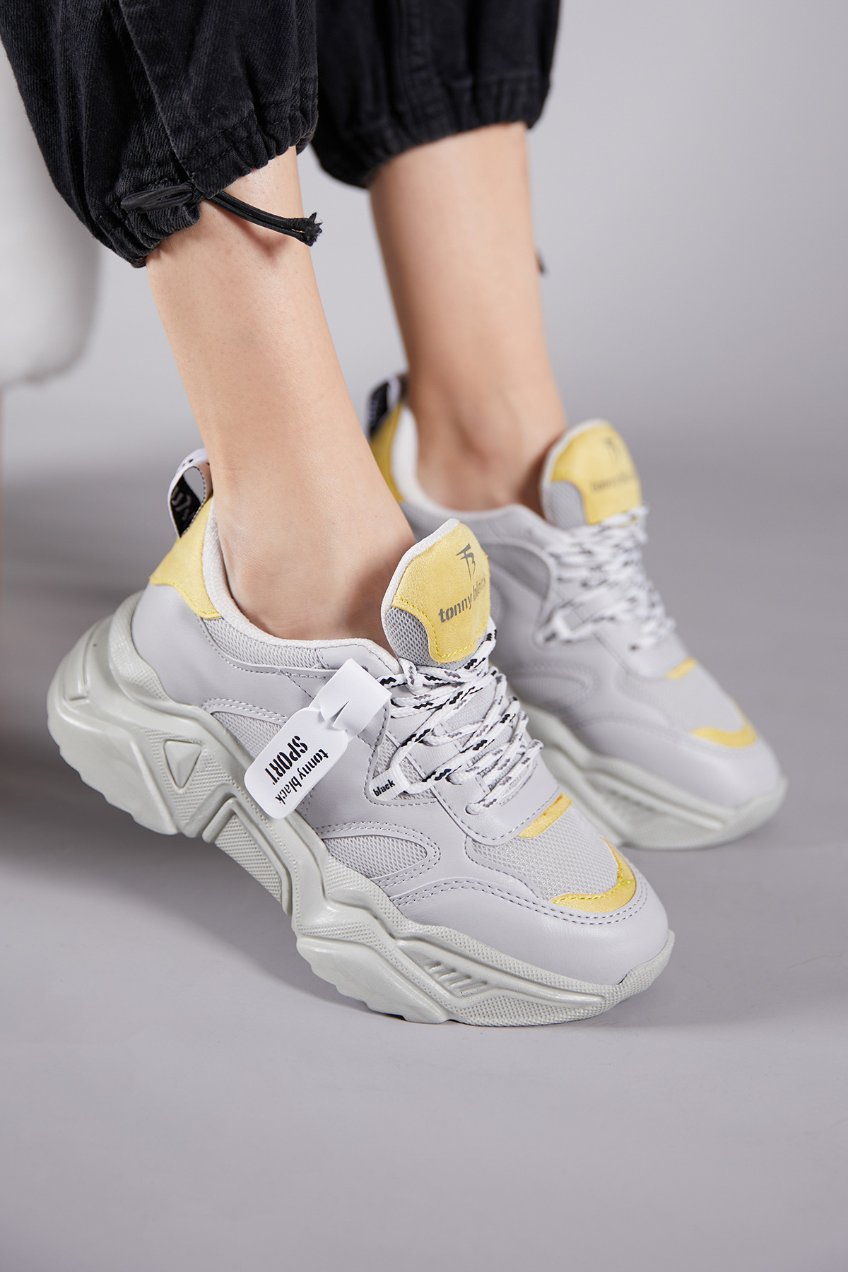 Kadın Gri Rahat Kalıp Yüksek Taban Çift Bağcıklı Spor Ayakkabı - Görsel 3