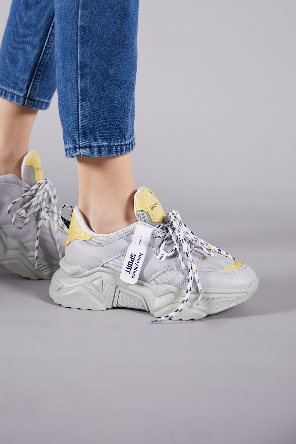 Kadın Gri Rahat Kalıp Yüksek Taban Çift Bağcıklı Spor Ayakkabı - Görsel 4