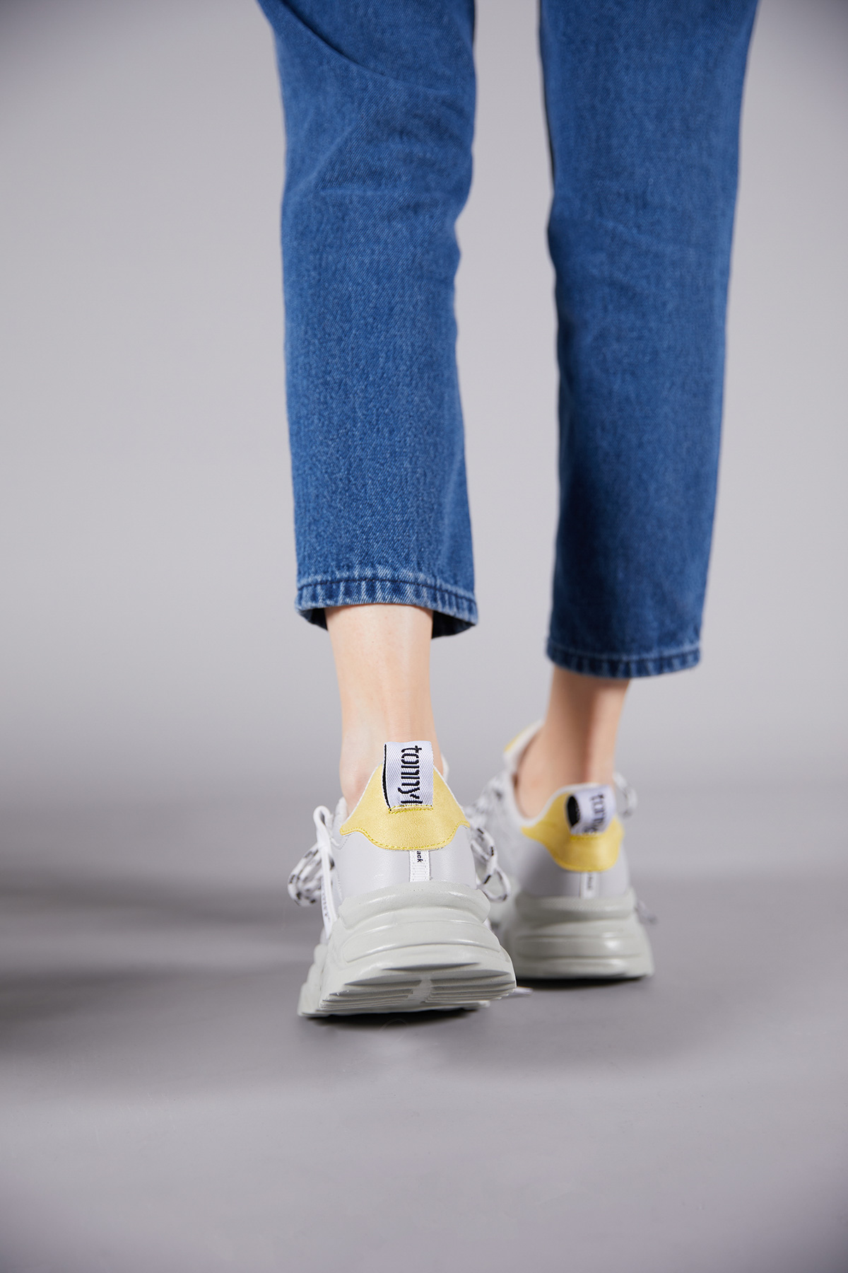 Kadın Gri Rahat Kalıp Yüksek Taban Çift Bağcıklı Spor Ayakkabı - Görsel 5