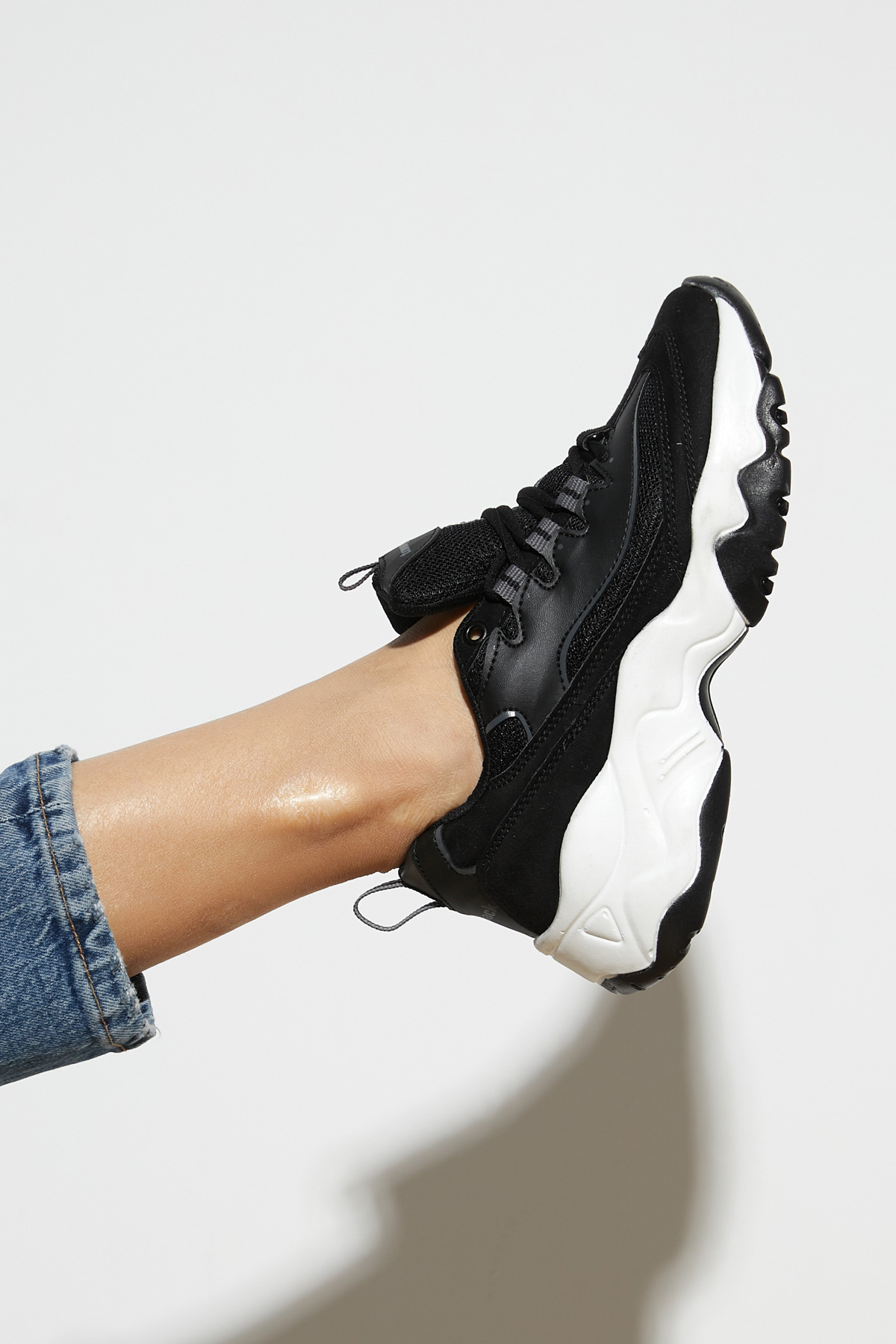 Kadın Siyah Rahat Kalıp Yüksek Taban Bağcıklı Spor Ayakkabı - Görsel 2