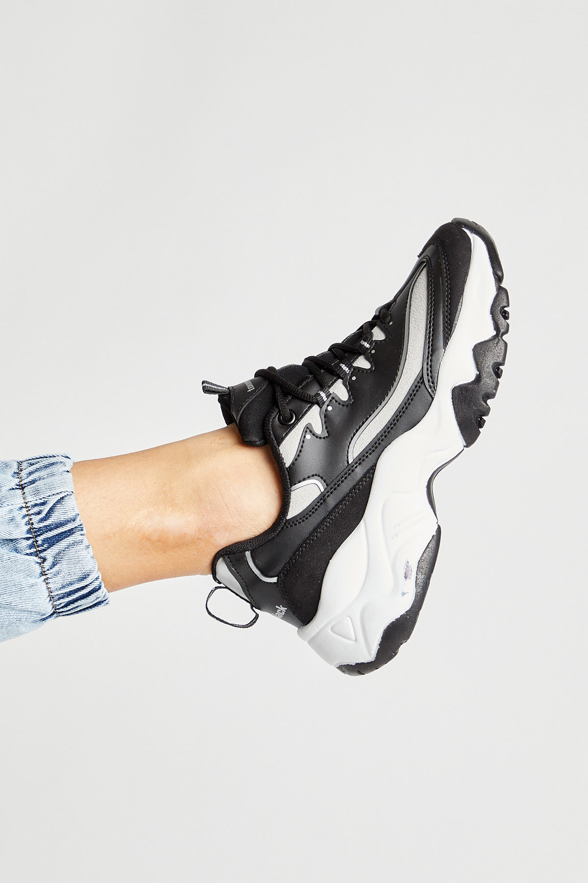 Kadın Siyah Beyaz Rahat Kalıp Yüksek Taban Bağcıklı Spor Ayakkabı - Görsel 2