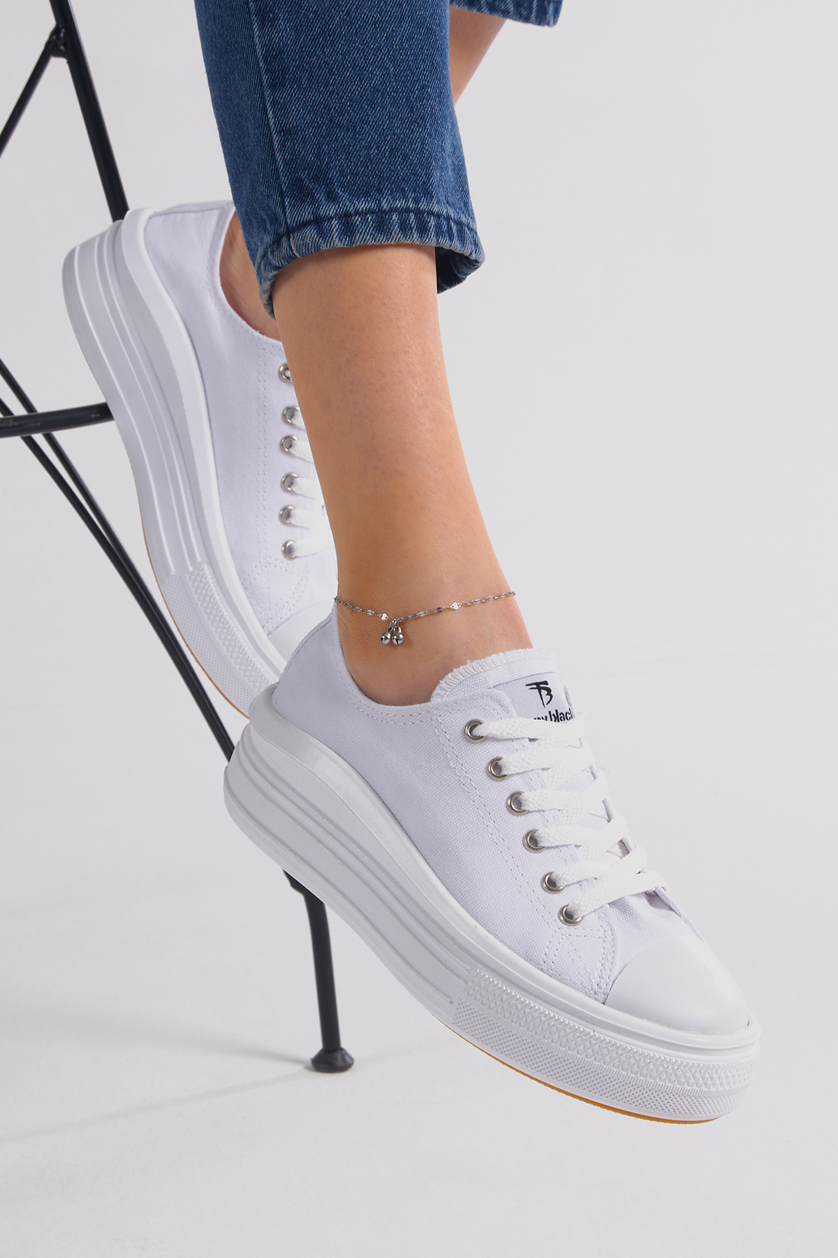 Kadın Beyaz Rahat Kalıp Kalın Tabanlı Spor Ayakkabı - Görsel 5