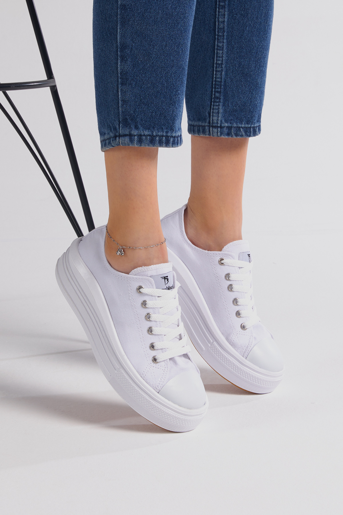 Kadın Beyaz Rahat Kalıp Kalın Tabanlı Spor Ayakkabı - Görsel 6