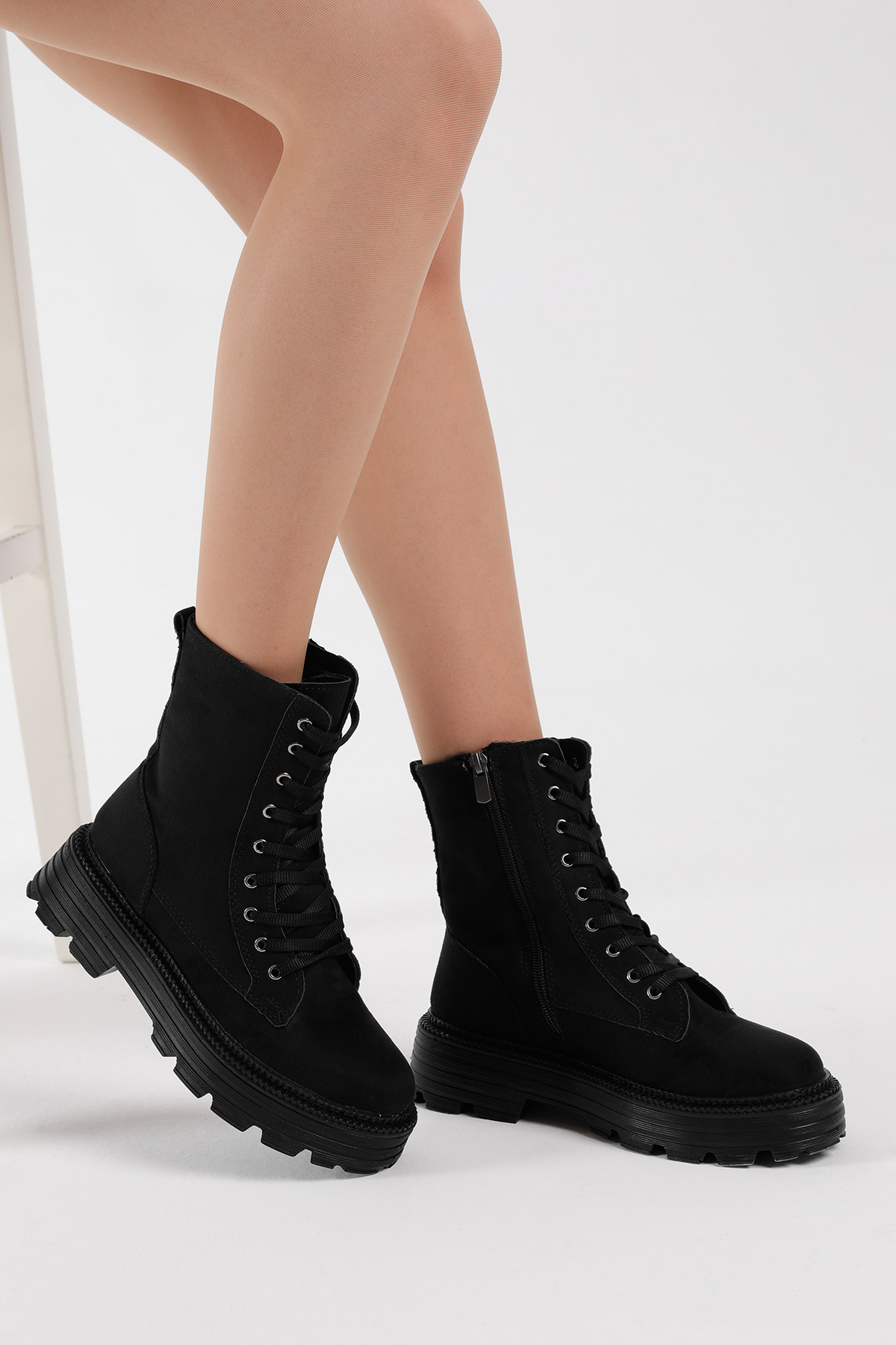 Kadın Siyah Süet Poli Taban Rahat Kalıp Bağcıklı Bot - Görsel 4
