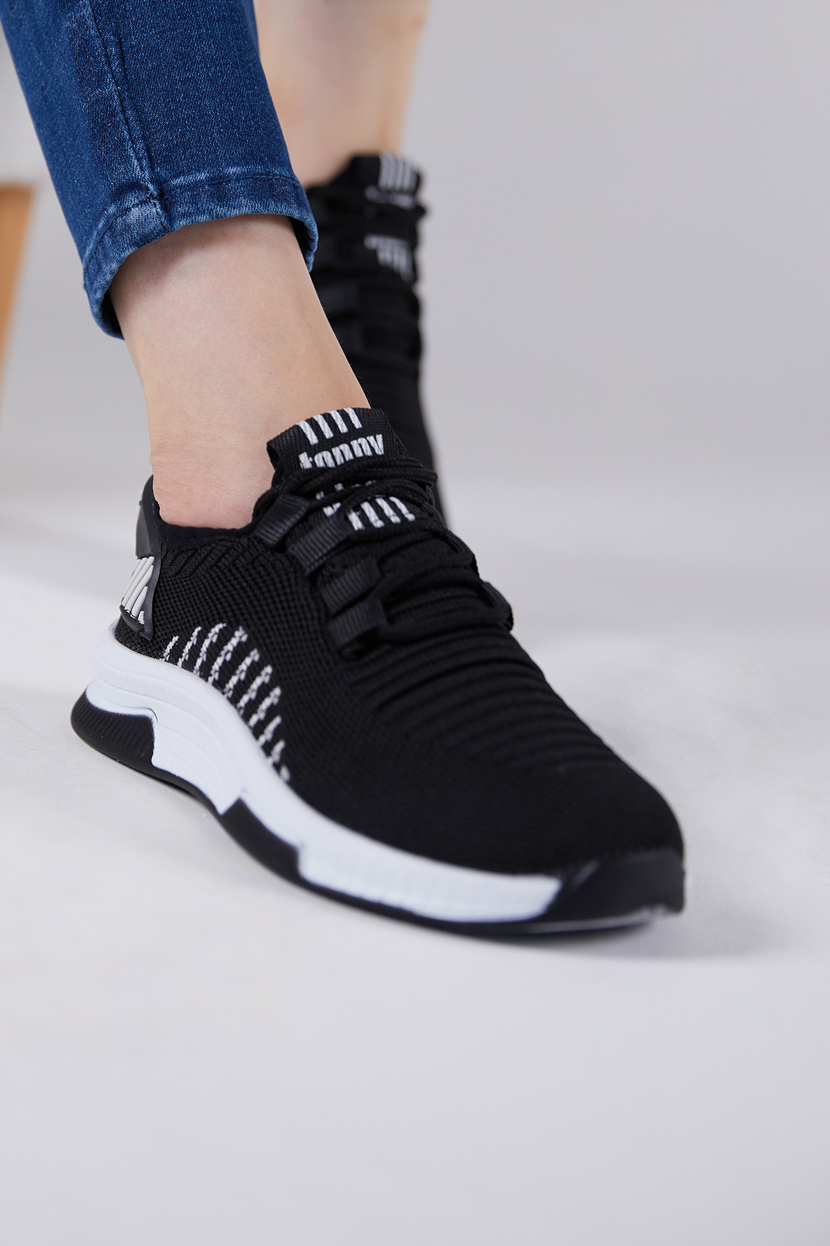 Unisex Siyah Beyaz Poli Taban Tekstil Kumaş Bağcıklı Spor Ayakkabı - Görsel 2