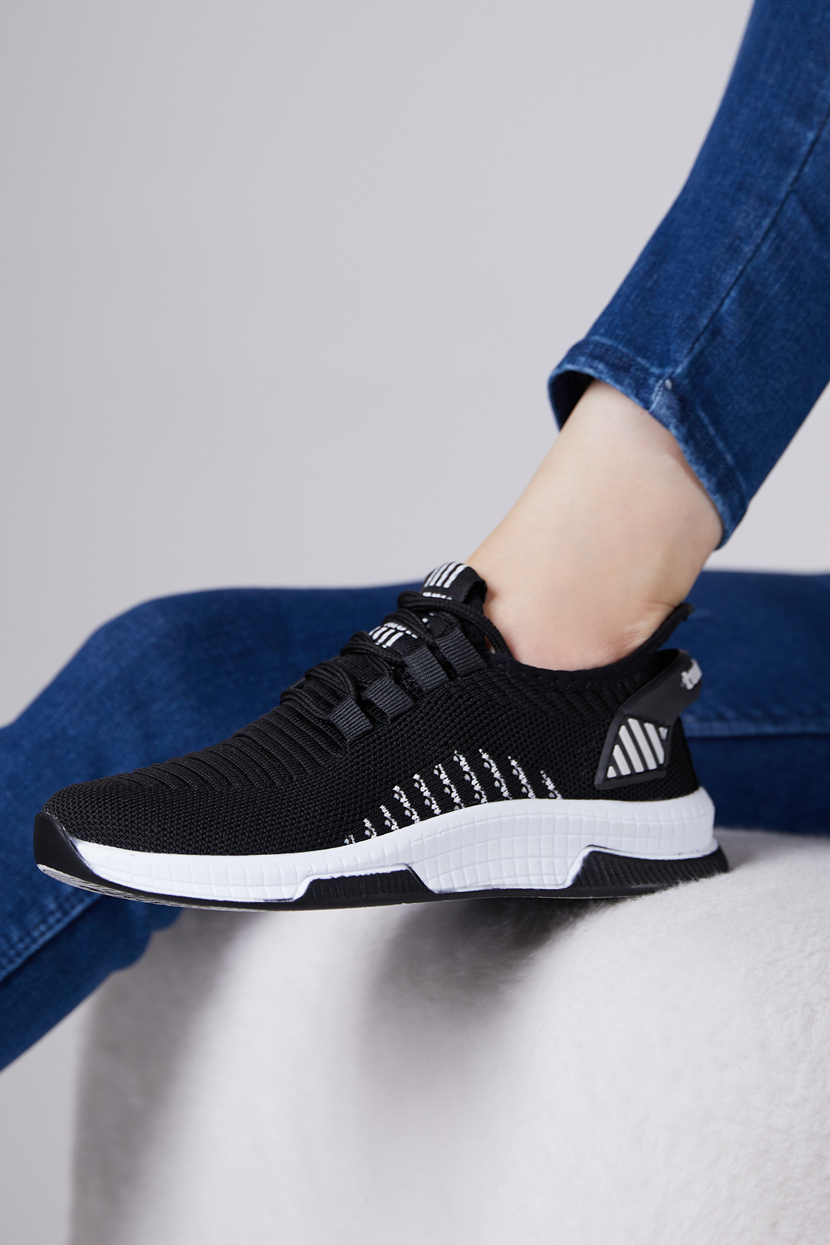 Unisex Siyah Beyaz Poli Taban Tekstil Kumaş Bağcıklı Spor Ayakkabı - Görsel 3