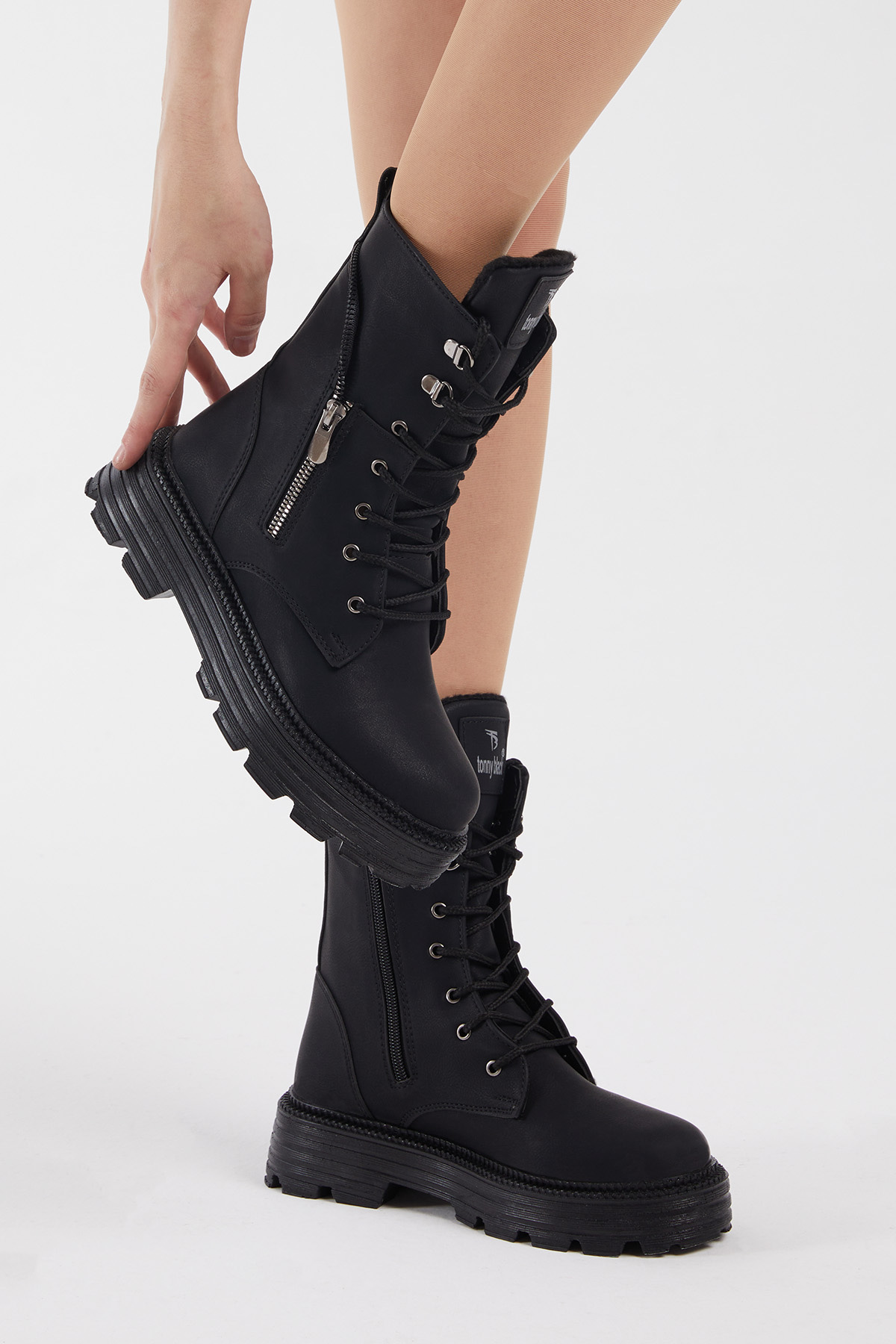 Kadın Siyah Cilt Poli Taban Fermuar Detaylı Rahat Kalıp Bağcıklı Bot - Görsel 4