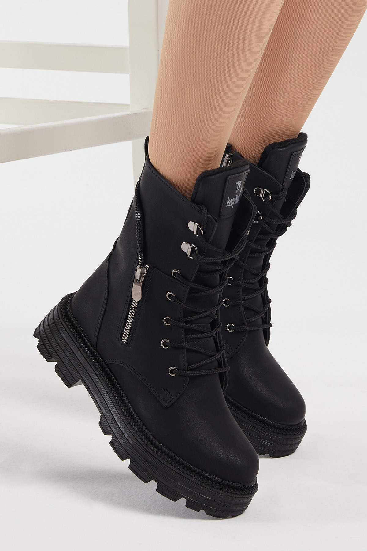 Kadın Siyah Cilt Poli Taban Fermuar Detaylı Rahat Kalıp Bağcıklı Bot - Görsel 7