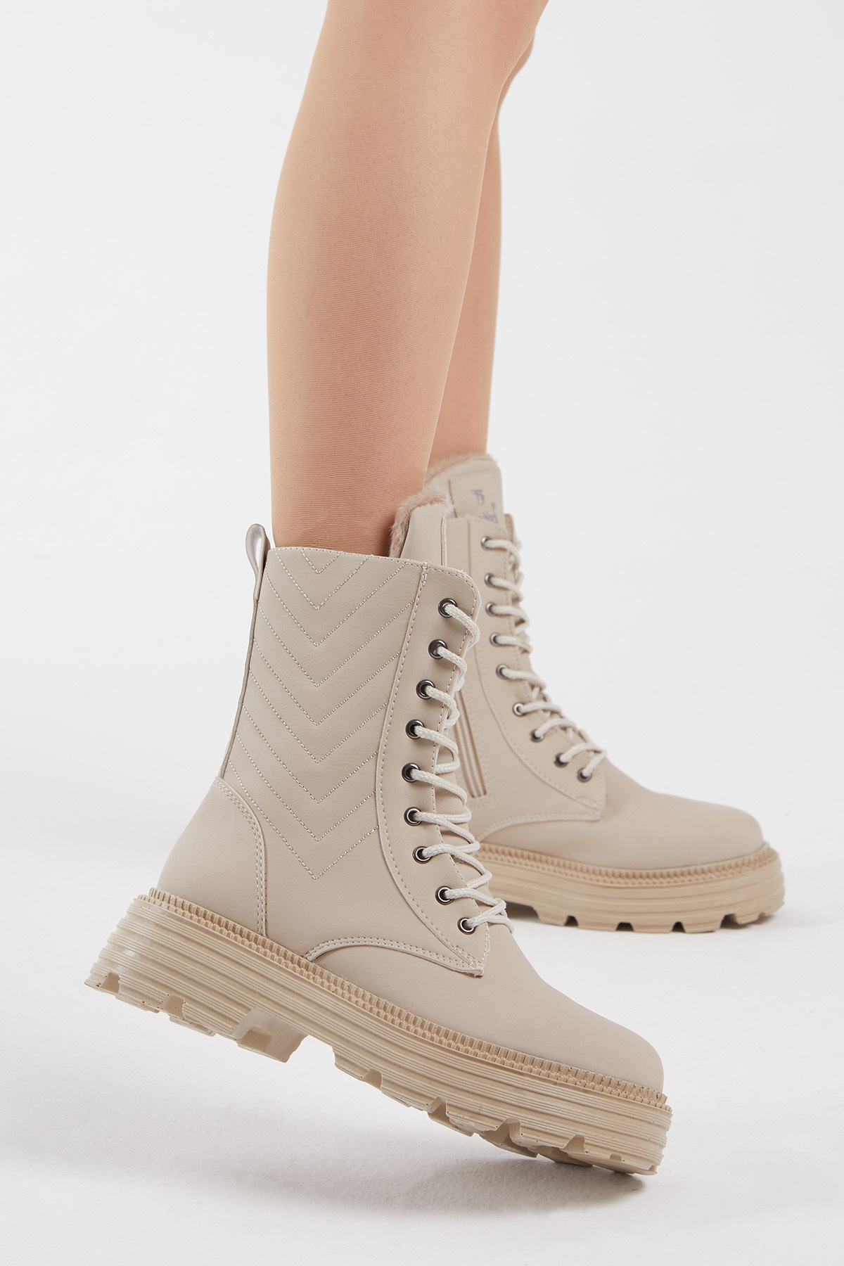 Kadın Krem Cilt Kalın Taban Nakışlı Bağcıklı ve Fermuarlı Bot - Görsel 4