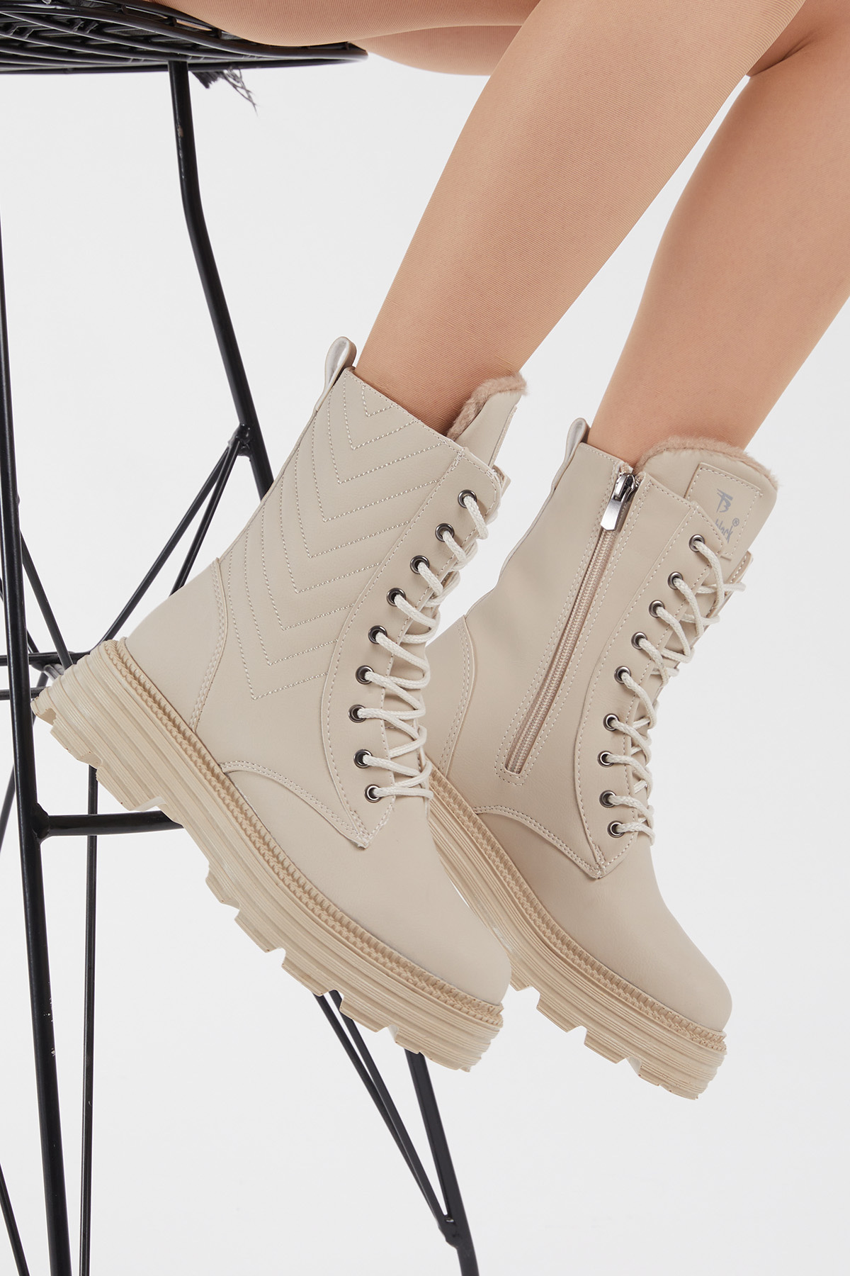Kadın Krem Cilt Kalın Taban Nakışlı Bağcıklı ve Fermuarlı Bot - Görsel 6