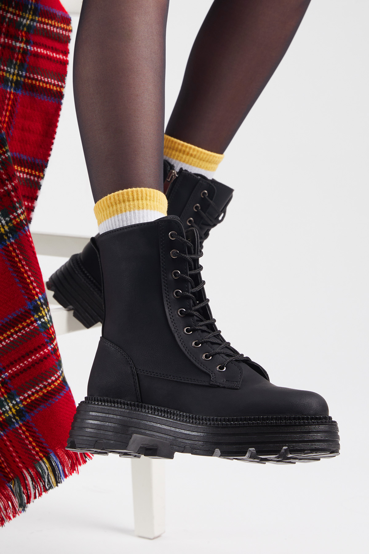 Kadın Siyah Cilt Poli Taban Rahat Kalıp Bağcıklı Bot - Görsel 2