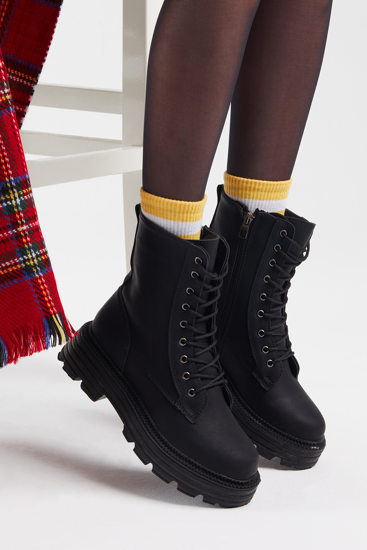 Kadın Siyah Cilt Poli Taban Rahat Kalıp Bağcıklı Bot - Görsel 3