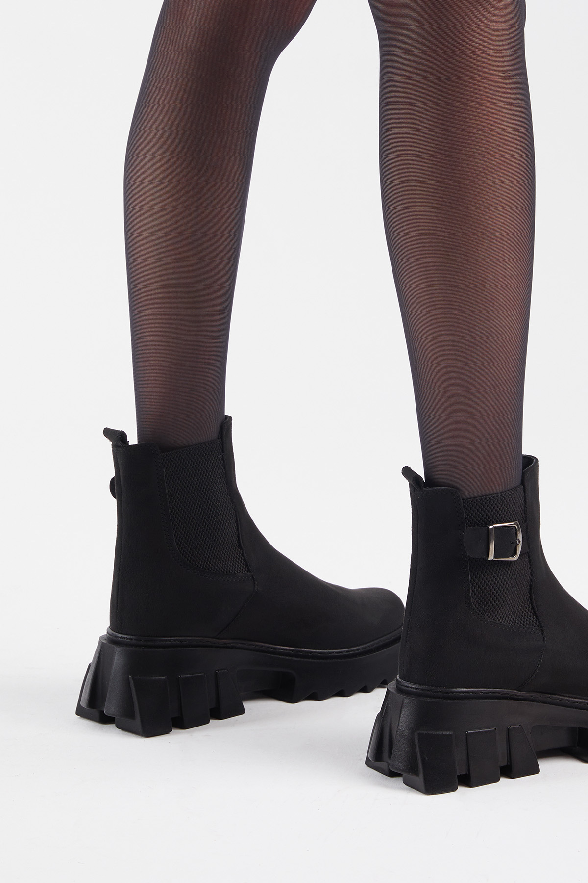 Kadın Siyah Süet Rahat Kalıp Kalın Taban Tokalı Lastikli Bot - Görsel 4