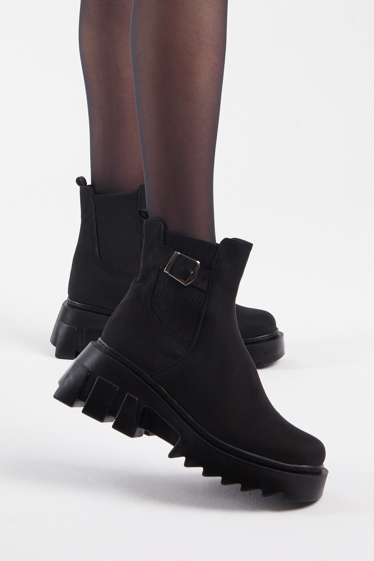 Kadın Siyah Süet Rahat Kalıp Kalın Taban Tokalı Lastikli Bot - Görsel 5