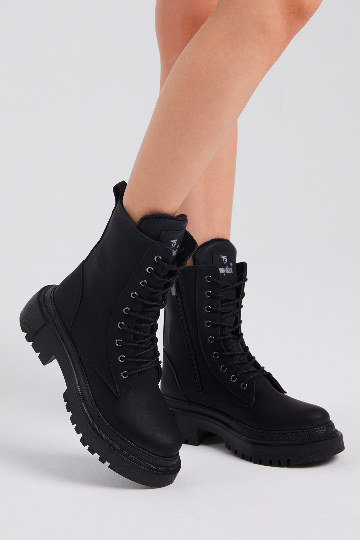 Kadın Siyah Süet Rahat Kalıp Kalın Taban Bağcıklı ve Fermuarlı Bot - Görsel 5