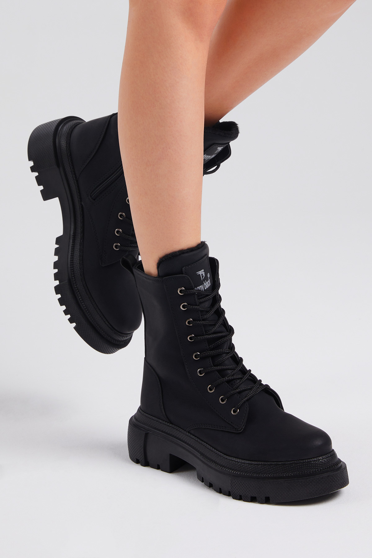Kadın Siyah Süet Rahat Kalıp Kalın Taban Bağcıklı ve Fermuarlı Bot - Görsel 6