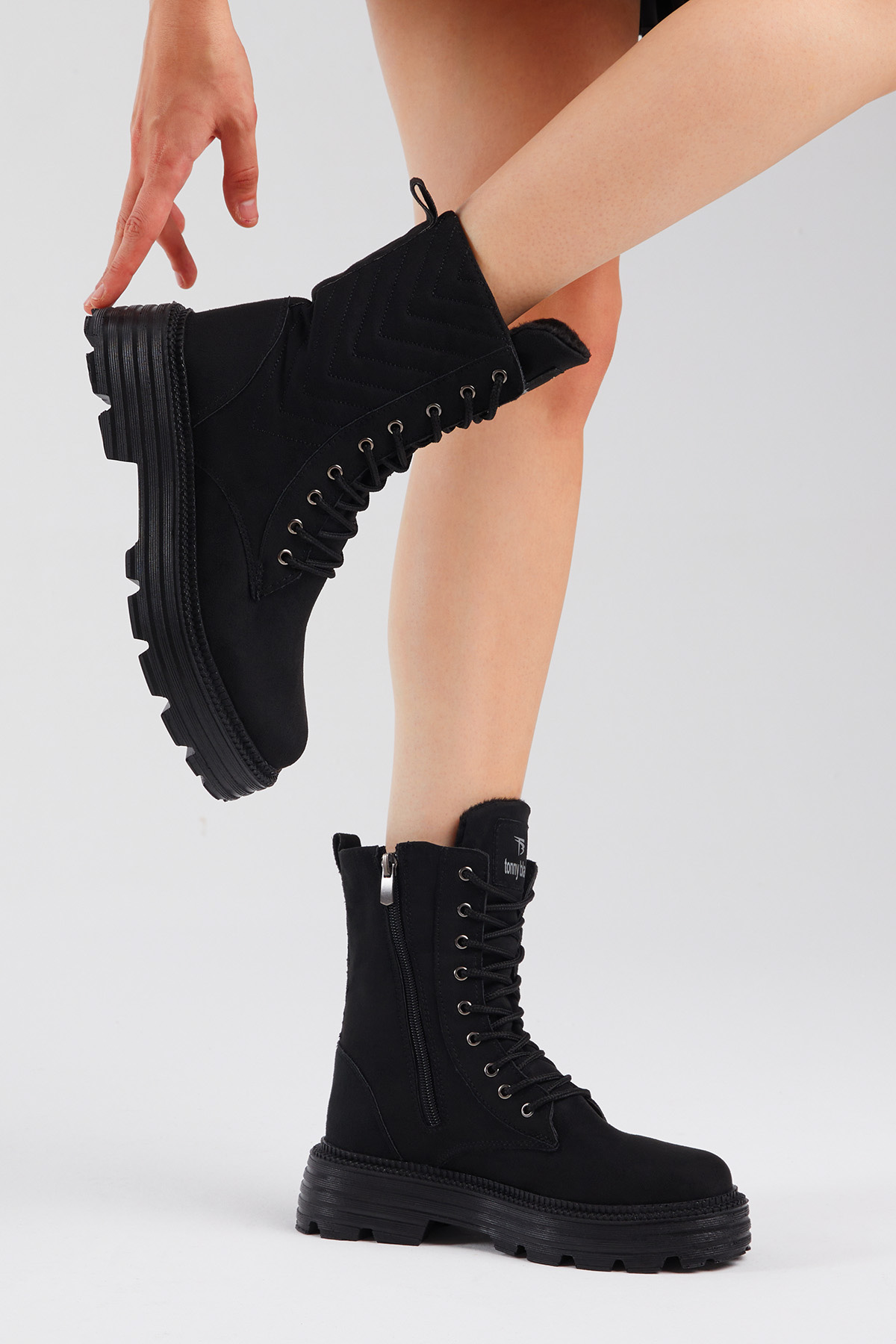 Kadın Siyah Süet Kalın Taban Nakışlı Bağcıklı ve Fermuarlı Bot - Görsel 4