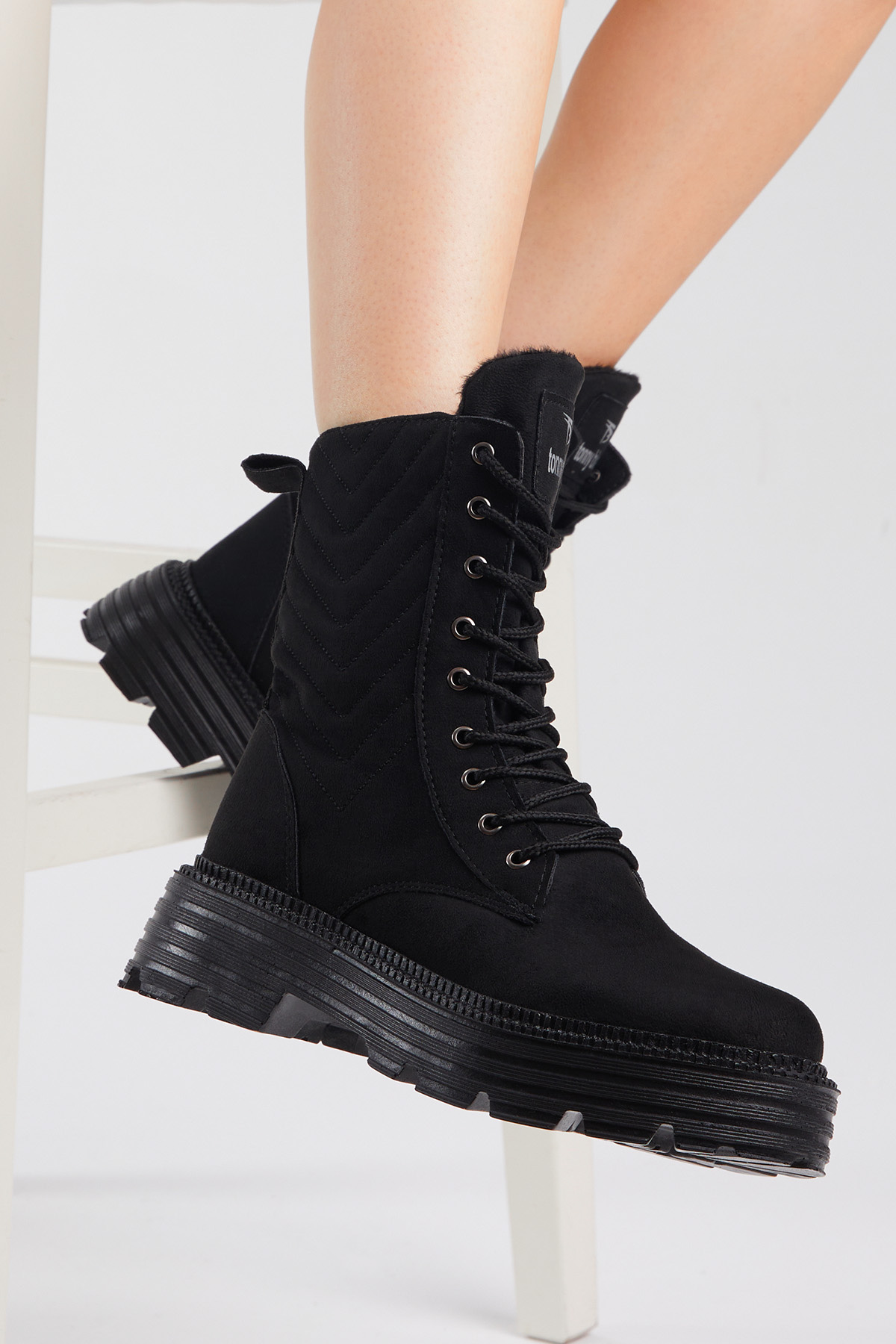 Kadın Siyah Süet Kalın Taban Nakışlı Bağcıklı ve Fermuarlı Bot - Görsel 6