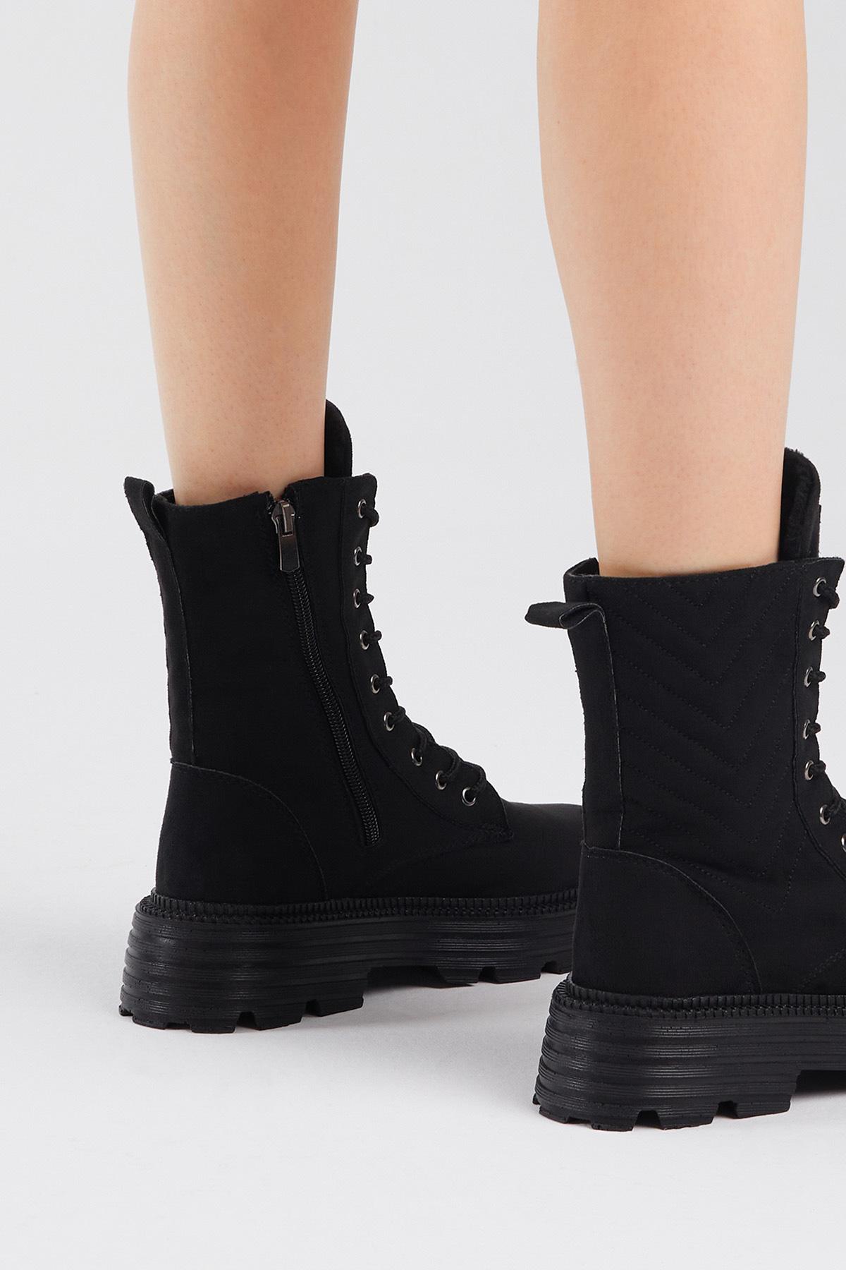 Kadın Siyah Süet Kalın Taban Nakışlı Bağcıklı ve Fermuarlı Bot - Görsel 7