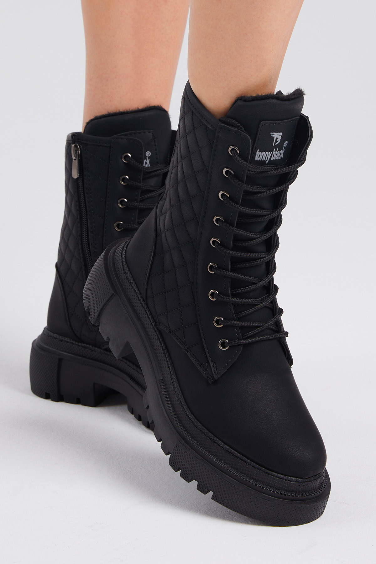 Kadın Siyah Cilt Kalın Taban Kapitone Nakışlı Bağcıklı ve Fermuarlı Bot - Görsel 5