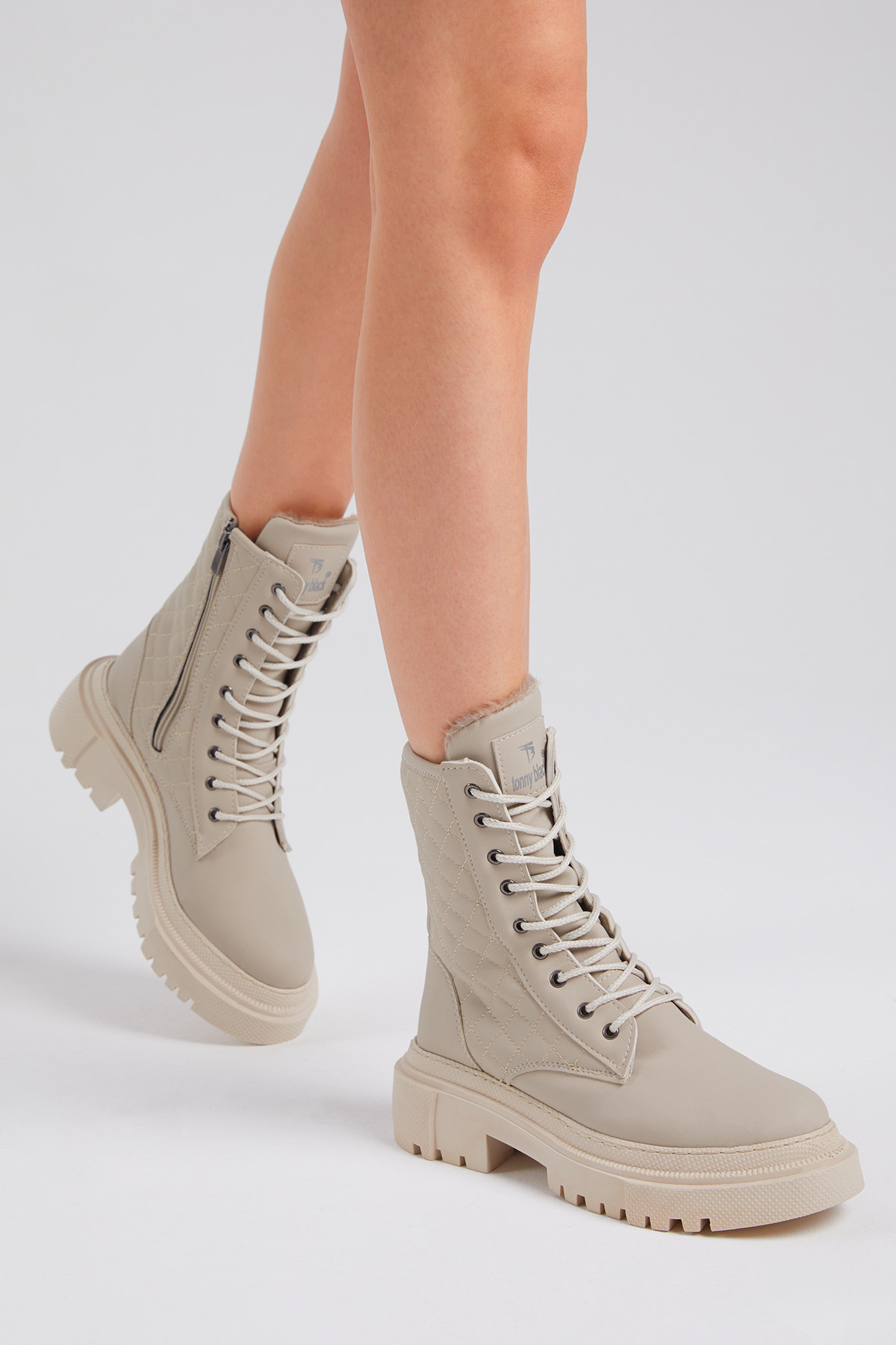 Kadın Krem Cilt Kalın Taban Kapitone Nakışlı Bağcıklı ve Fermuarlı Bot - Görsel 4