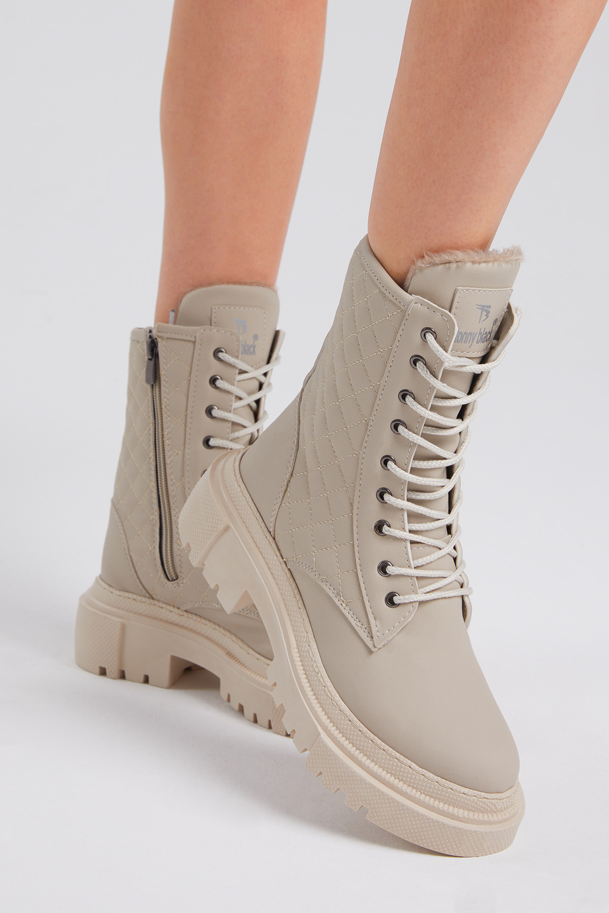 Kadın Krem Cilt Kalın Taban Kapitone Nakışlı Bağcıklı ve Fermuarlı Bot - Görsel 5