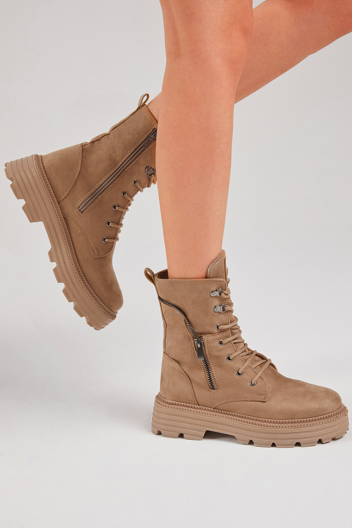 Tonny Black Kadın Vizon Süet Poli Taban Fermuar Detaylı Rahat Kalıp Bağcıklı Bot - Görsel 3