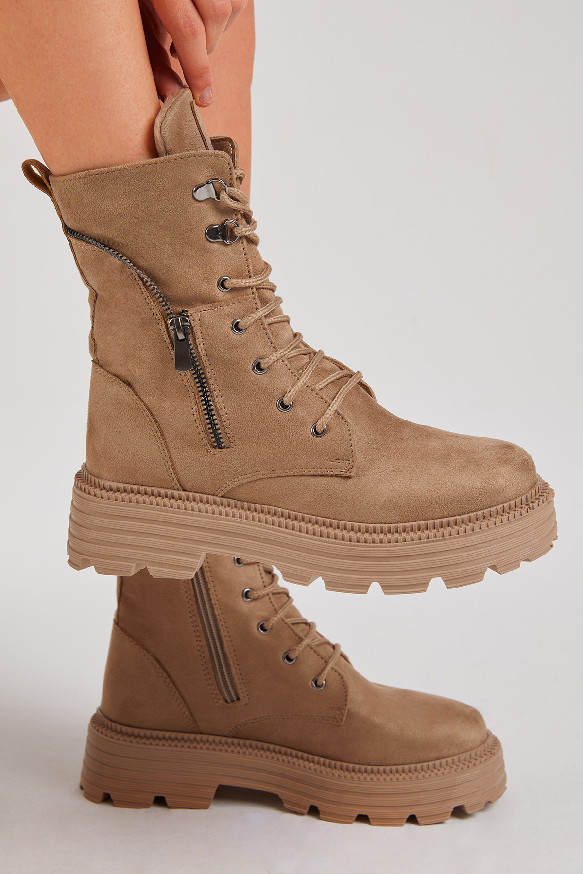 Tonny Black Kadın Vizon Süet Poli Taban Fermuar Detaylı Rahat Kalıp Bağcıklı Bot - Görsel 4