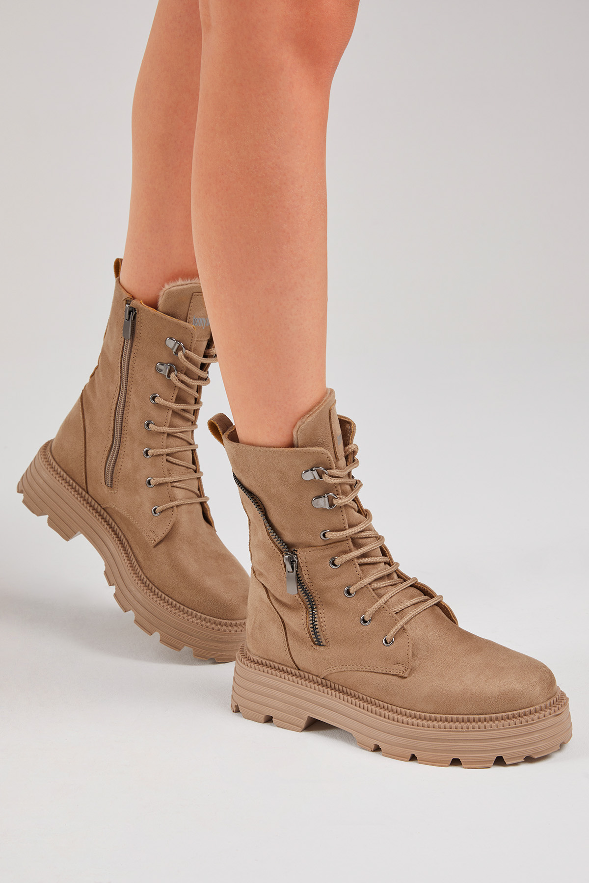 Tonny Black Kadın Vizon Süet Poli Taban Fermuar Detaylı Rahat Kalıp Bağcıklı Bot - Görsel 5