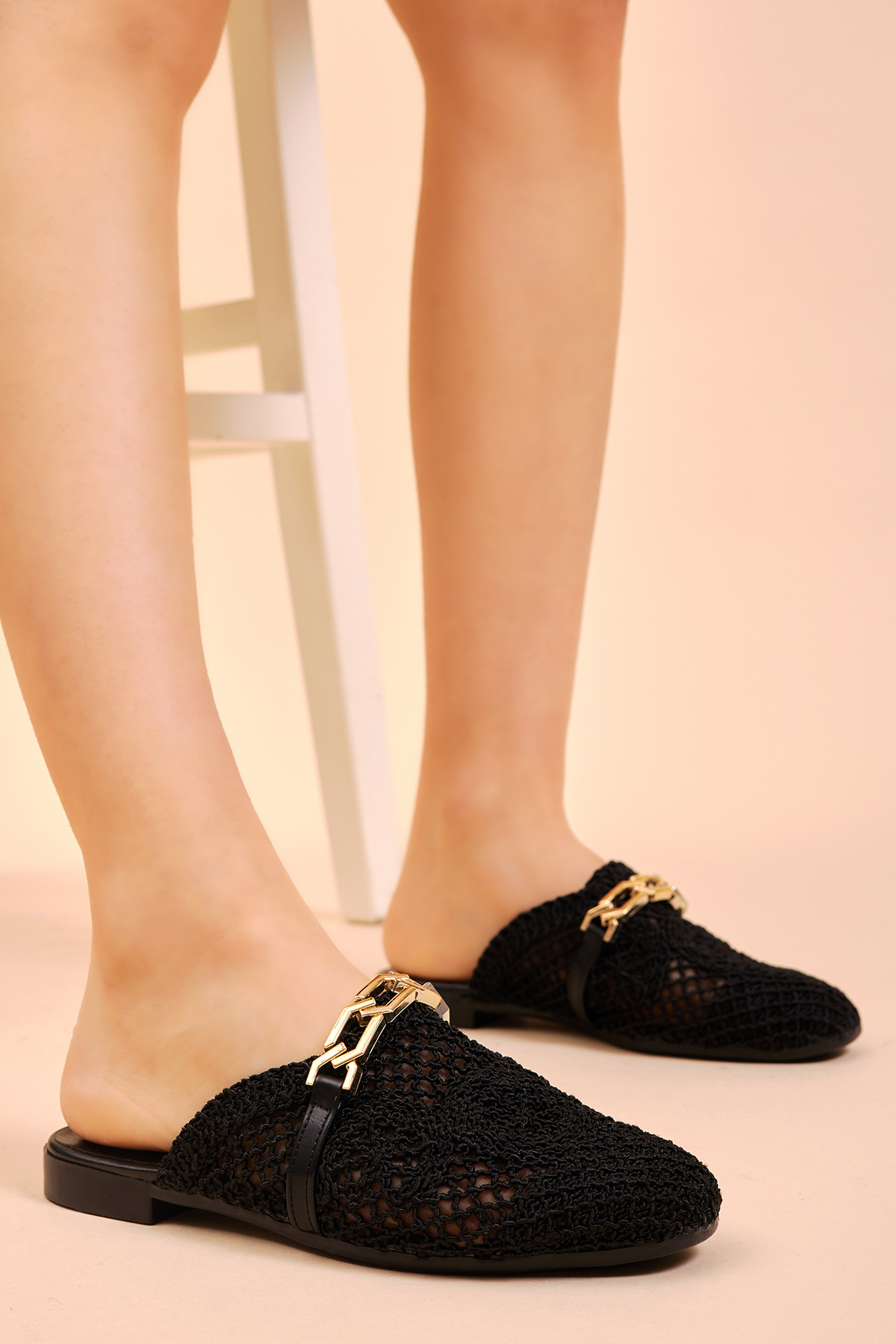 Kadın Siyah Önü Tokalı Dantel İşlemeli Terlik - Görsel 2
