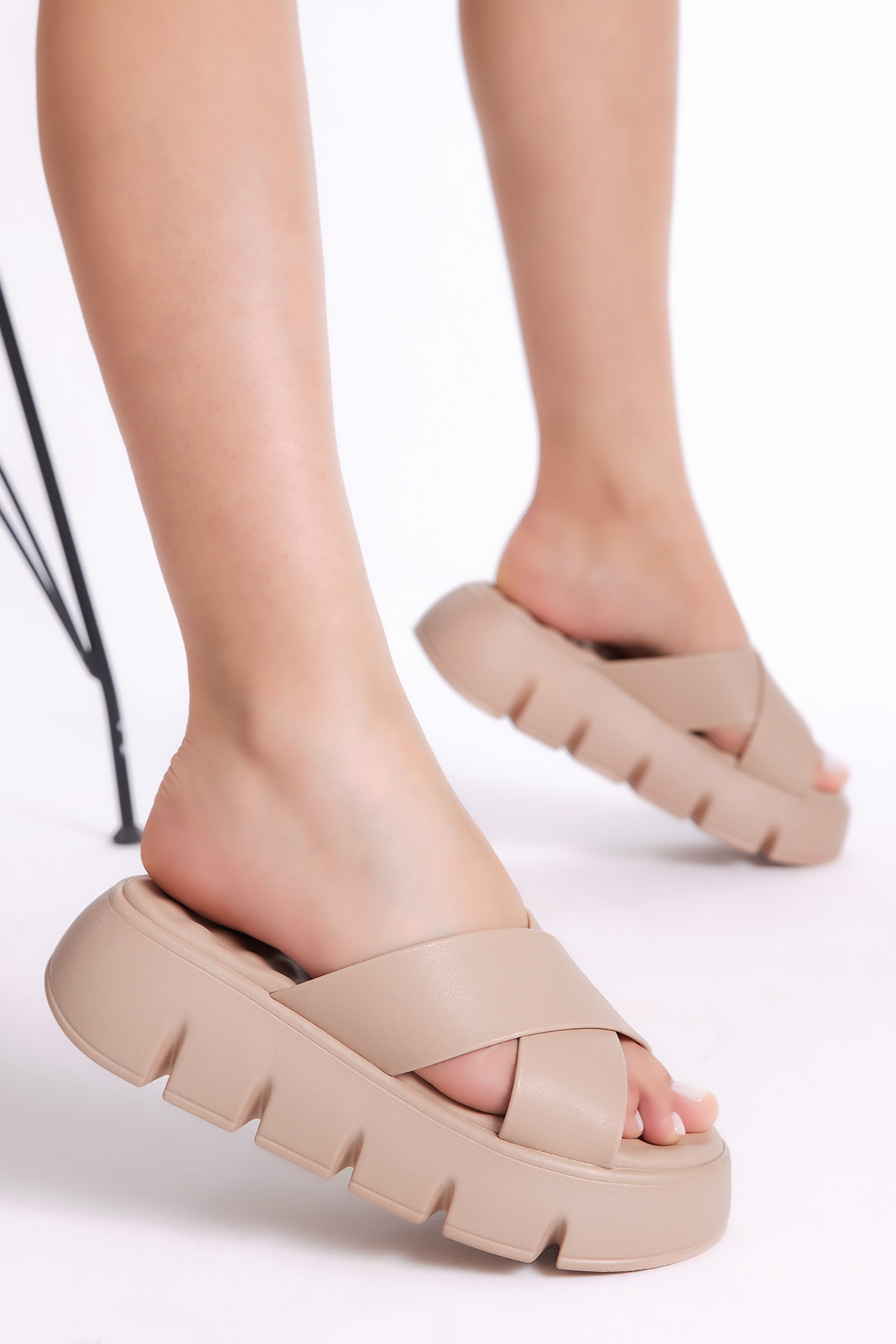 Kadın Krem Çapraz Bantlı Yüksek Taban Terlik - Görsel 3
