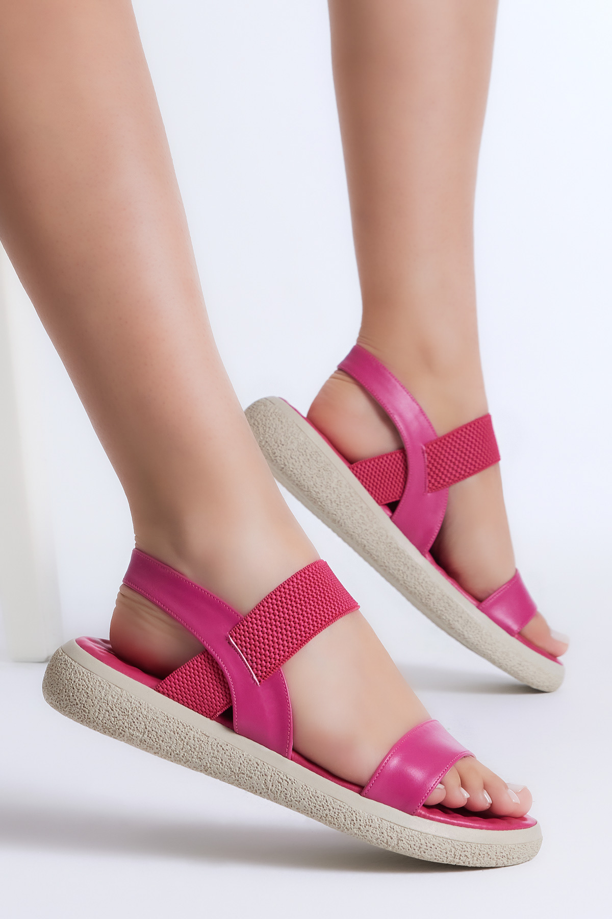 Kadın Fuşya Cilt Tek Bantlı Lastikli Sandalet - Görsel 4