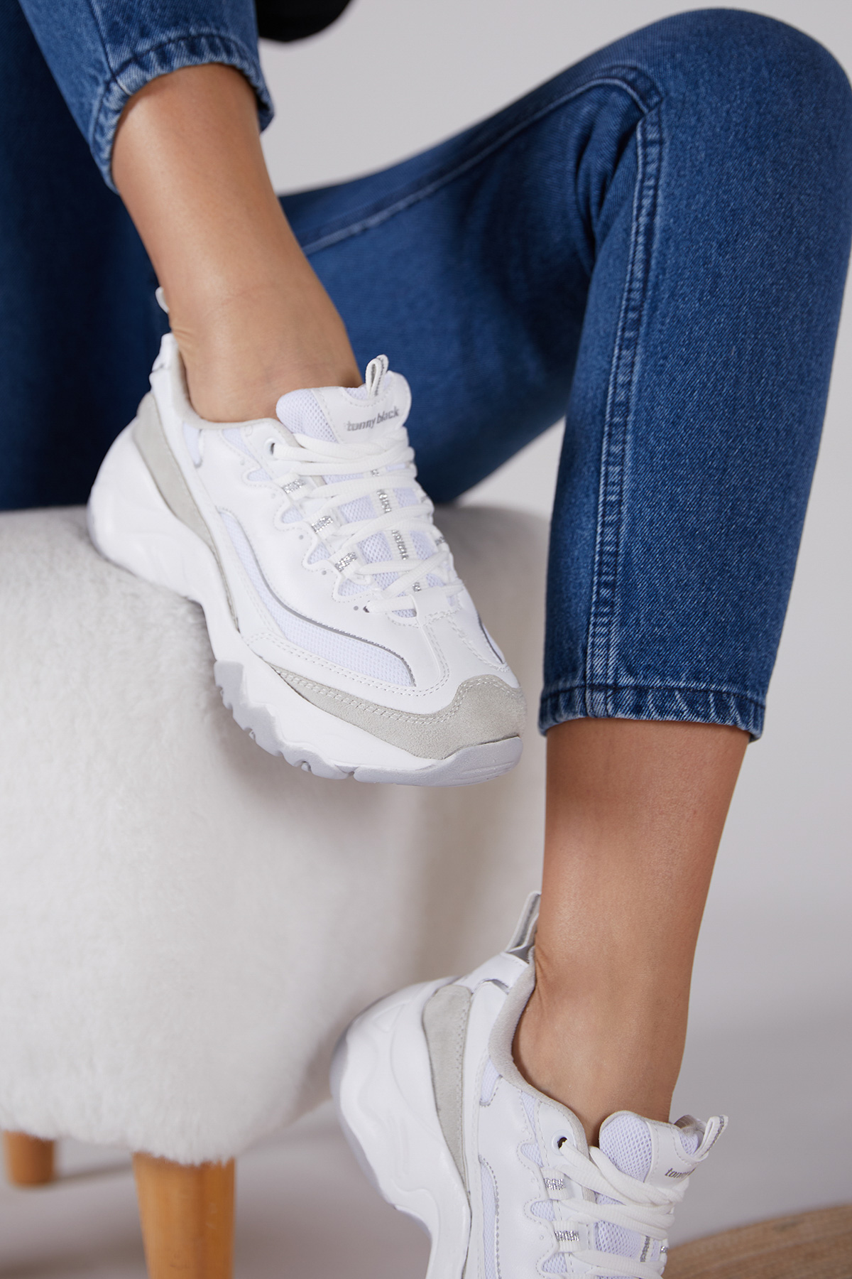 Kadın Beyaz Gri Rahat Kalıp Yüksek Taban Bağcıklı Spor Ayakkabı - Görsel 5