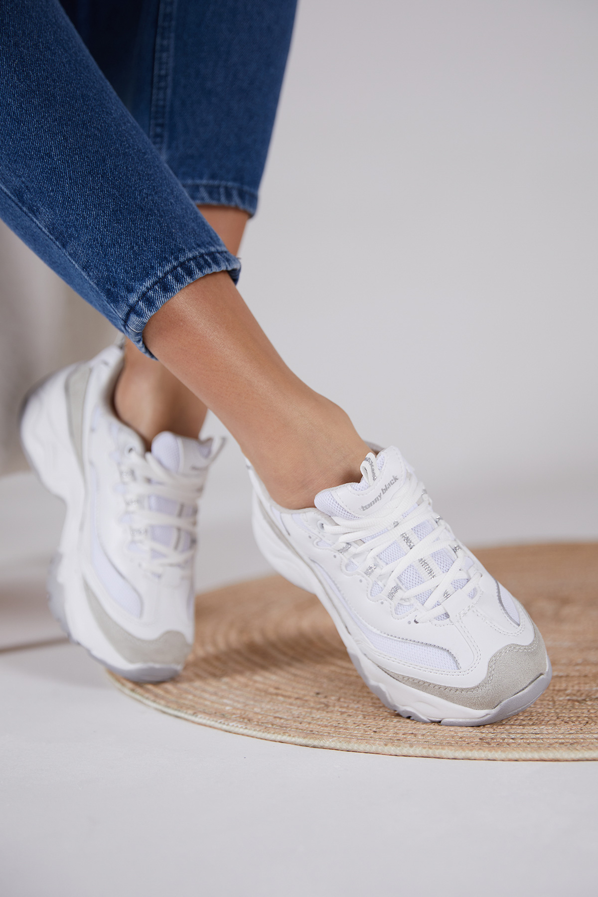 Kadın Beyaz Gri Rahat Kalıp Yüksek Taban Bağcıklı Spor Ayakkabı - Görsel 6