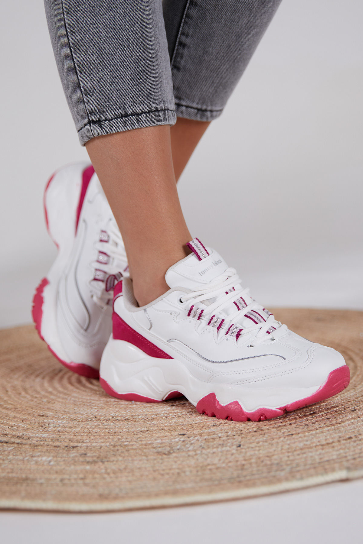 Kadın Beyaz Fuşya Rahat Kalıp Yüksek Taban Bağcıklı Spor Ayakkabı - Görsel 2