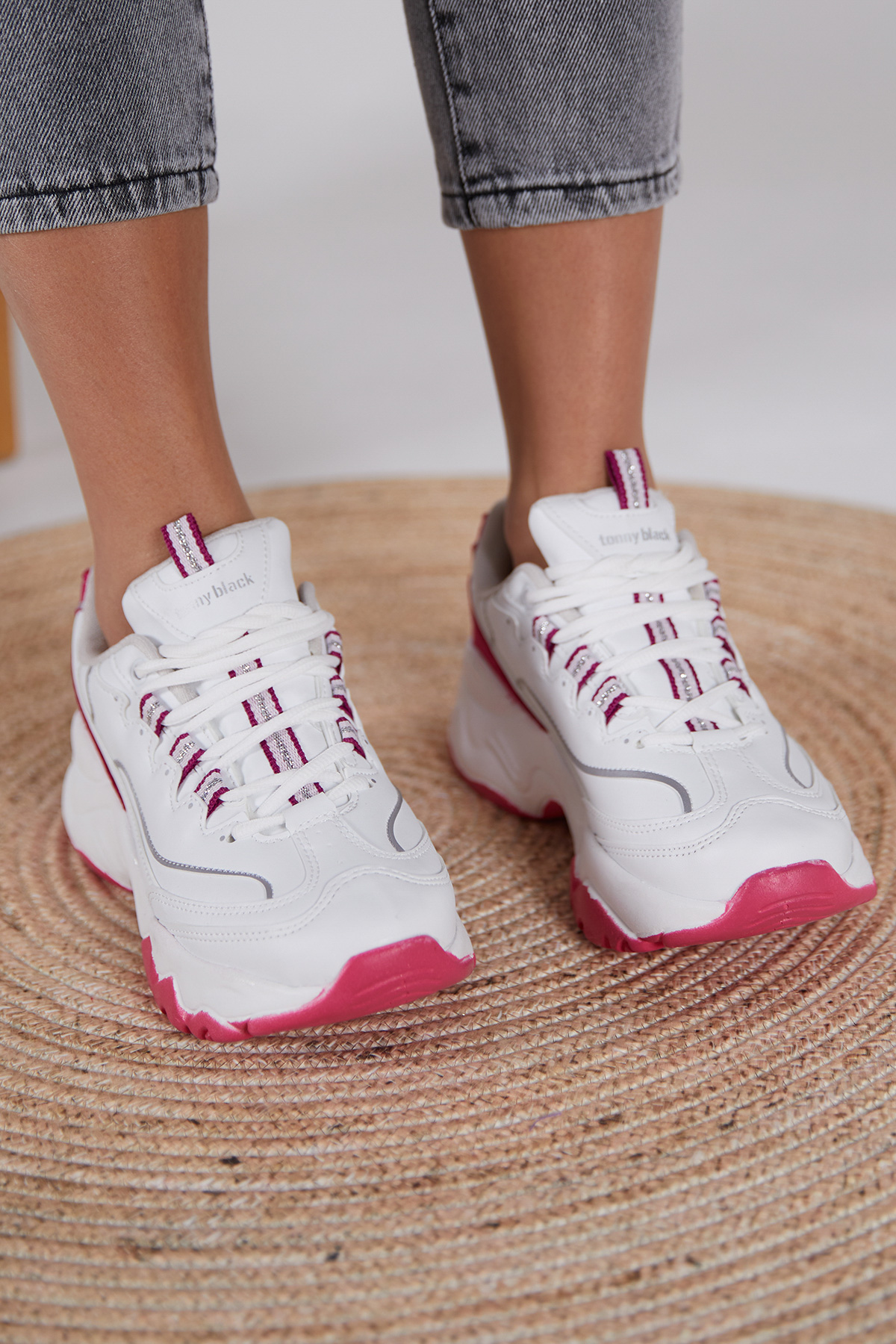 Kadın Beyaz Fuşya Rahat Kalıp Yüksek Taban Bağcıklı Spor Ayakkabı - Görsel 3