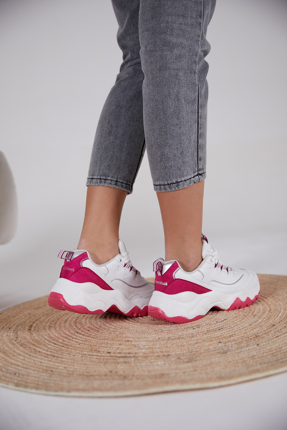 Kadın Beyaz Fuşya Rahat Kalıp Yüksek Taban Bağcıklı Spor Ayakkabı - Görsel 5