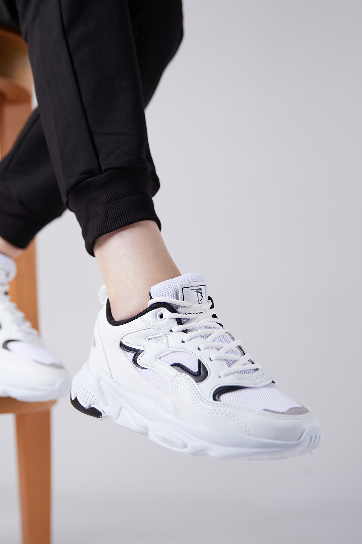 Unisex Beyaz Siyah Rahat Kalıp Yüksek Taban Bağcıklı Spor Ayakkabı - Görsel 5