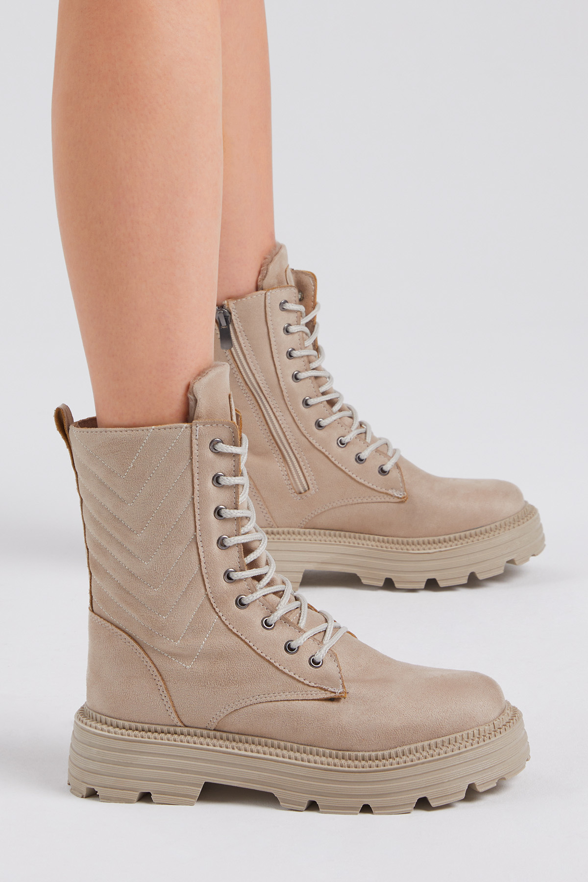 Kadın Krem Süet Kalın Taban Nakışlı Bağcıklı ve Fermuarlı Bot - Görsel 3