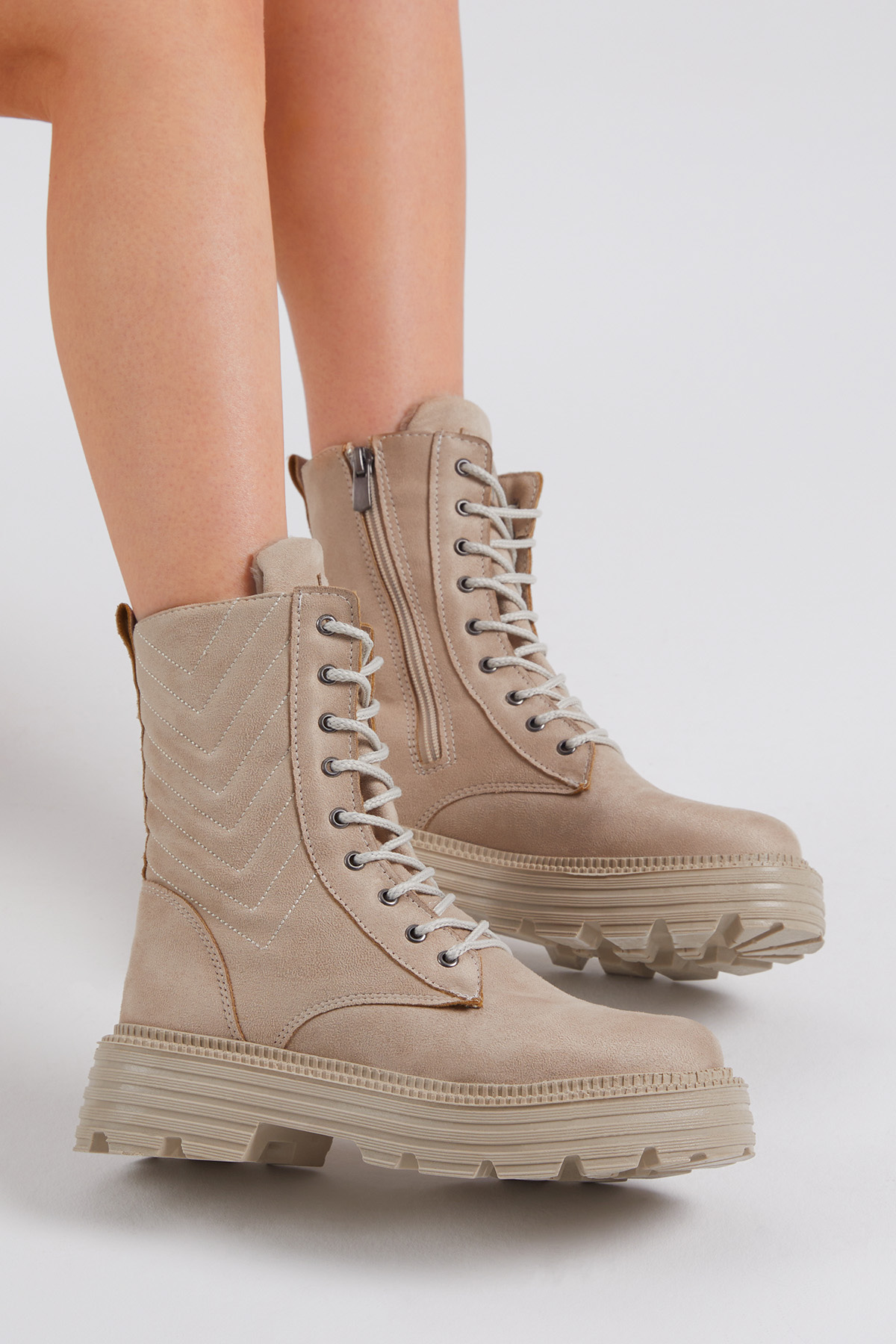 Kadın Krem Süet Kalın Taban Nakışlı Bağcıklı ve Fermuarlı Bot - Görsel 6