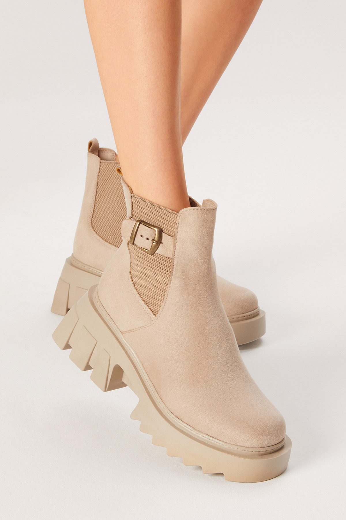 Kadın Krem Süet Rahat Kalıp Kalın Taban Tokalı Lastikli Bot - Görsel 5
