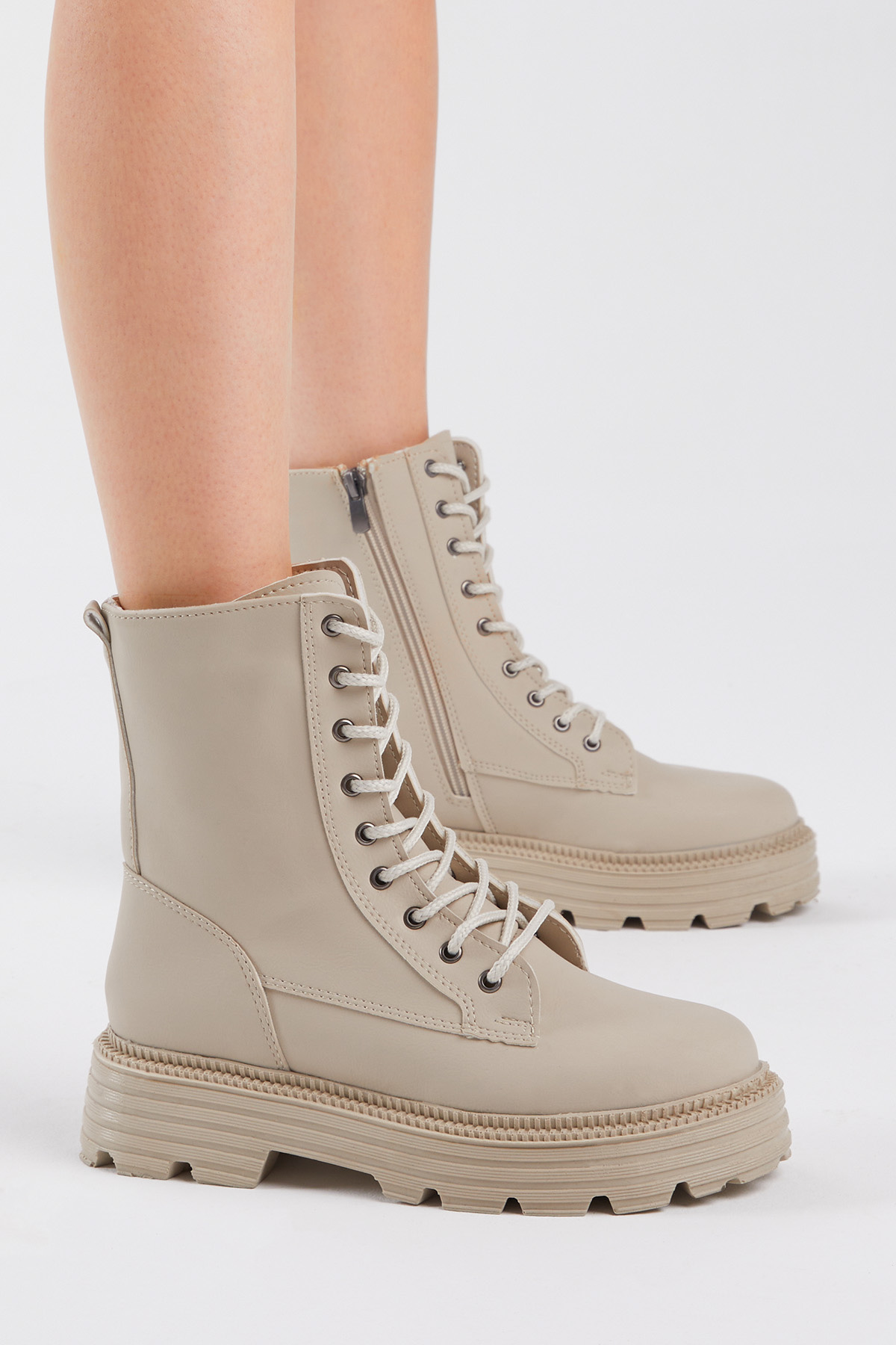 Kadın Krem Cilt Poli Taban Rahat Kalıp Bağcıklı Bot - Görsel 3