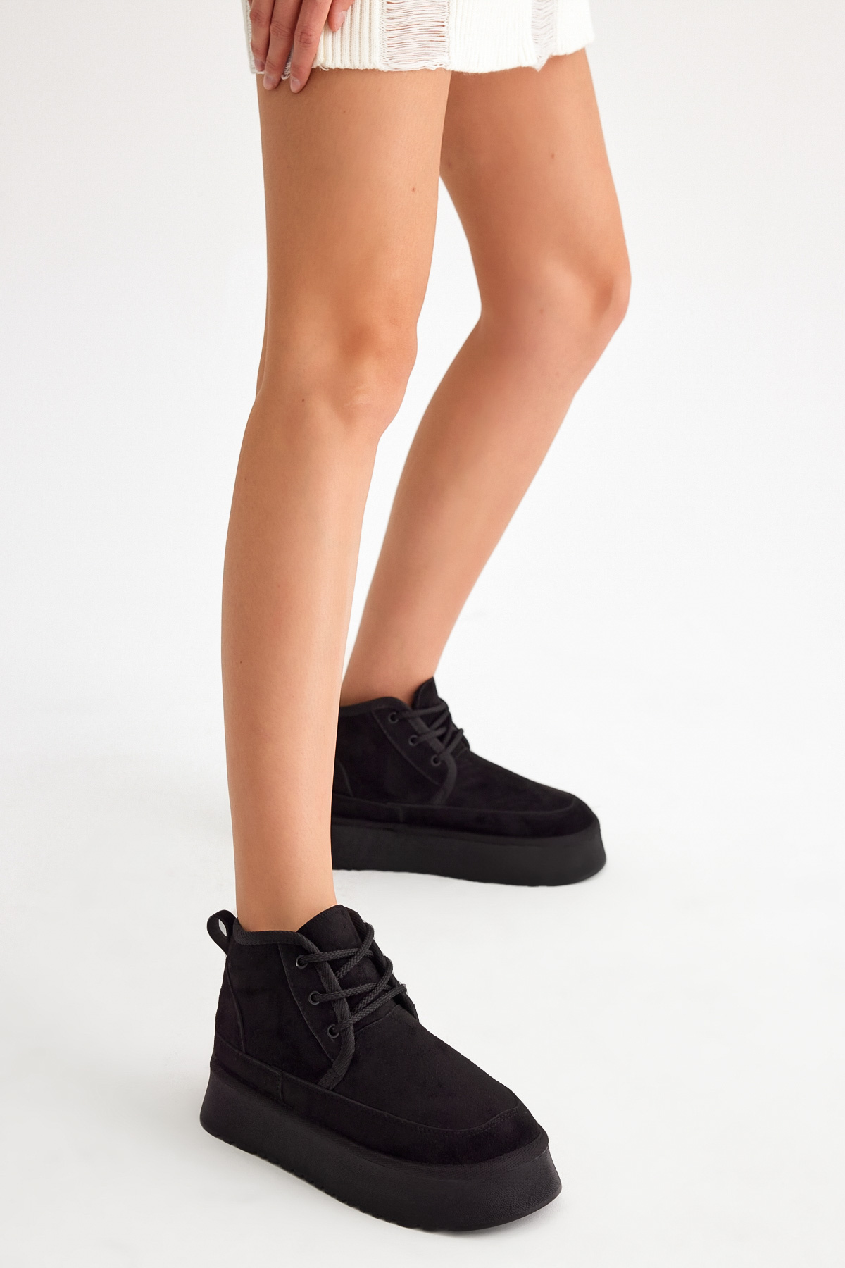 Kadın Siyah Süet Rahat Kalıp Bağcıklı Kürklü Süet Bot - Görsel 2