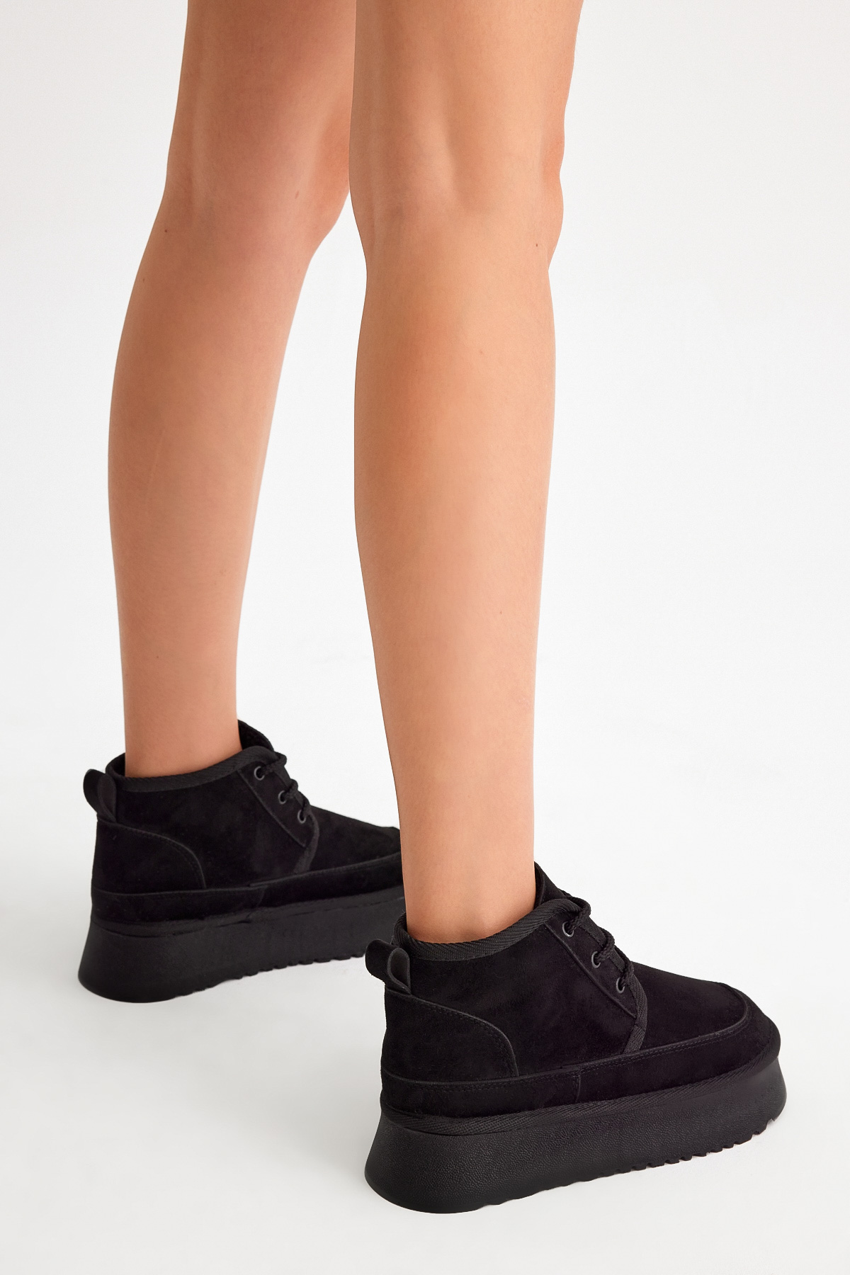 Kadın Siyah Süet Rahat Kalıp Bağcıklı Kürklü Süet Bot - Görsel 4