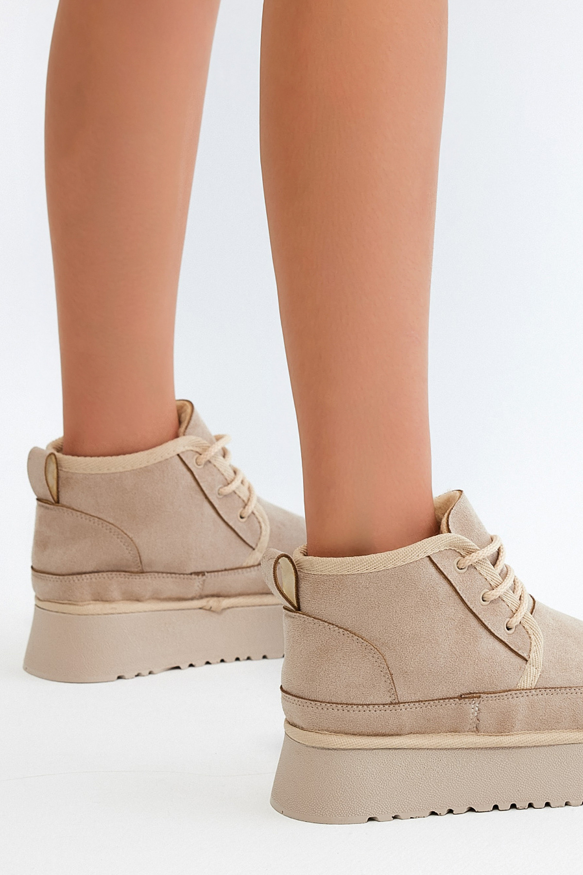Kadın Bej Süet Rahat Kalıp Bağcıklı Kürklü Süet Bot - Görsel 4