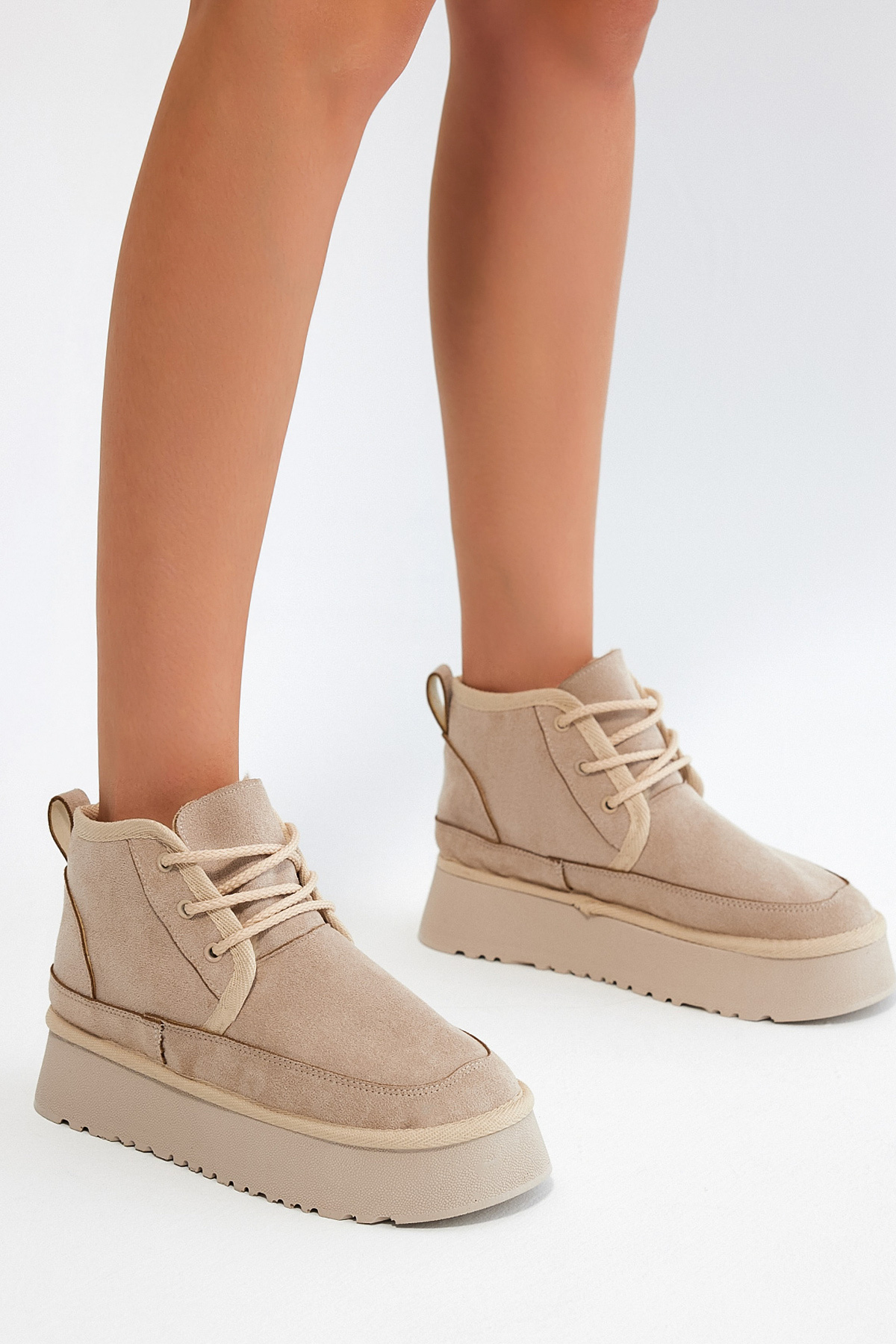 Kadın Bej Süet Rahat Kalıp Bağcıklı Kürklü Süet Bot - Görsel 5