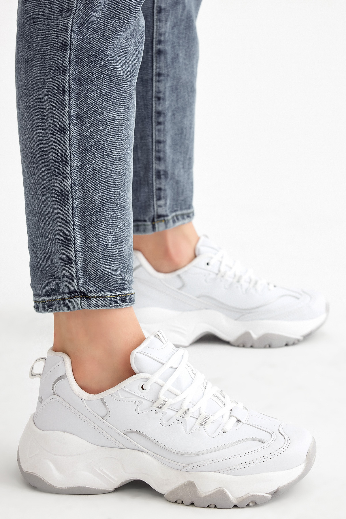 Kadın Beyaz Cilt Rahat Kalıp Yüksek Taban Bağcıklı Spor Ayakkabı - Görsel 2