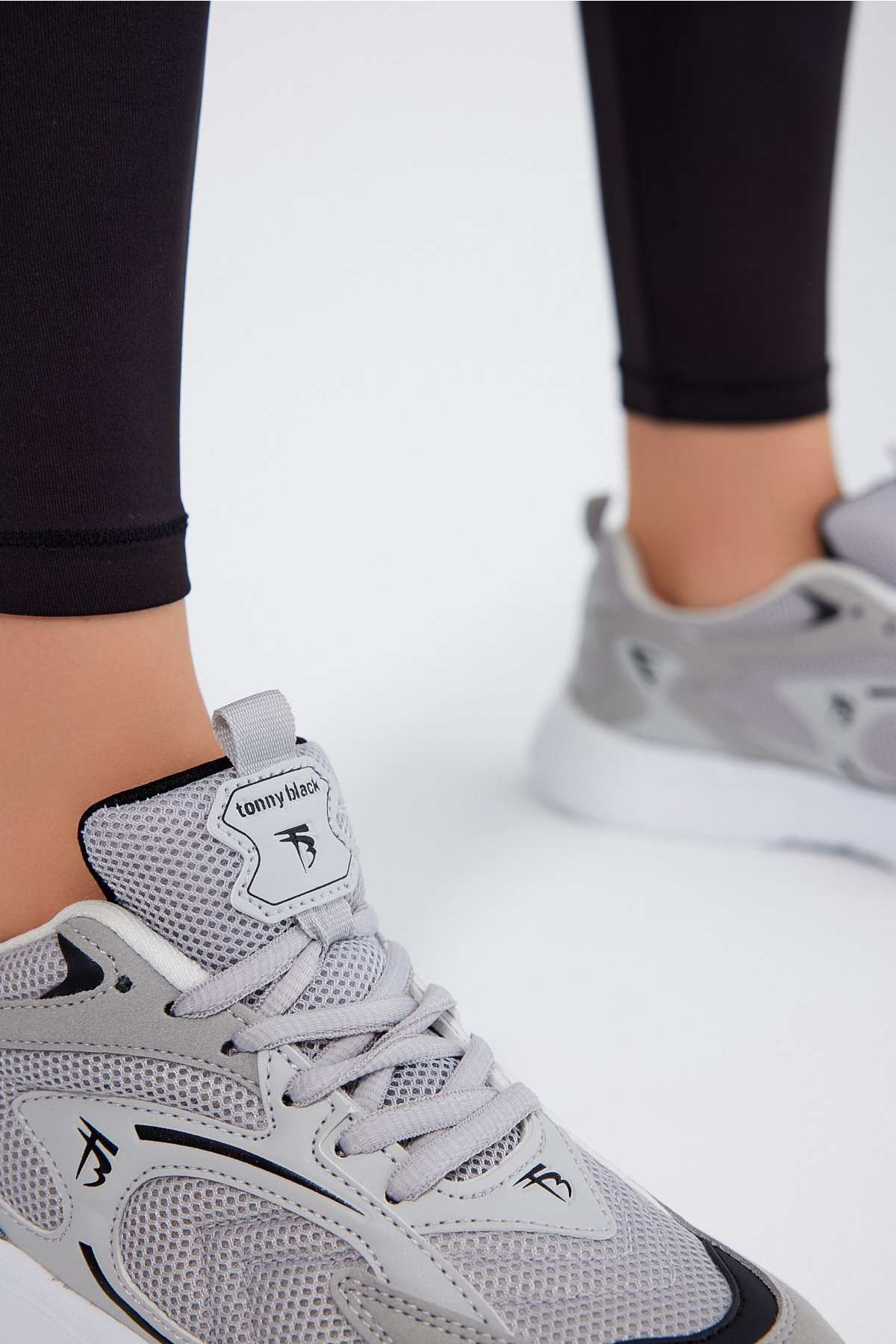 Unisex Gri Siyah Rahat Kalıp Yüksek Faylon Taban Bağcıklı Spor Ayakkabı - Görsel 3