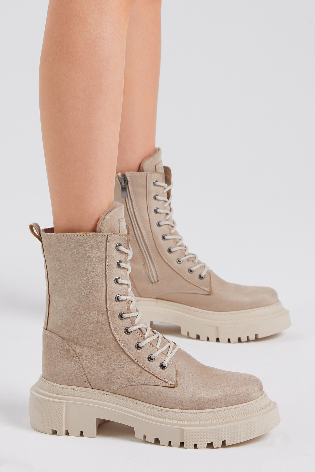 Kadın Krem Süet Rahat Kalıp Kalın Taban Bağcıklı ve Fermuarlı Bot - Görsel 3