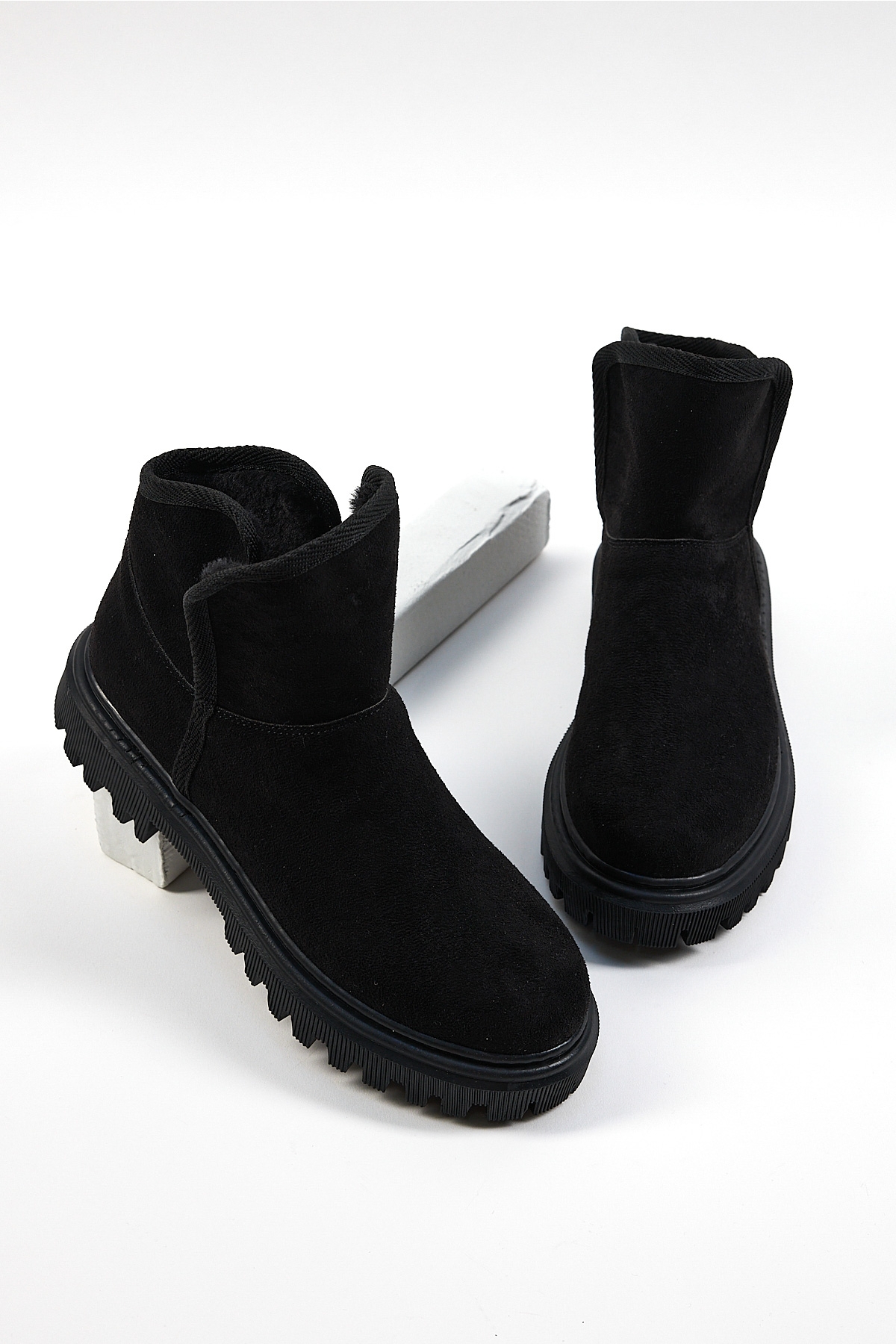 Kadın Siyah Süet Rahat Kalıp Kalın Taban İçi Kürklü Bot - Görsel 4